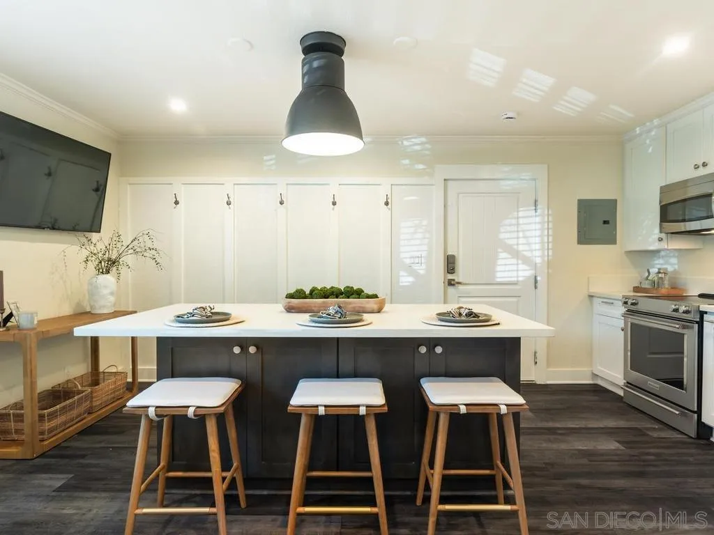 Photo #3: 260013171 Listing: Photo #3