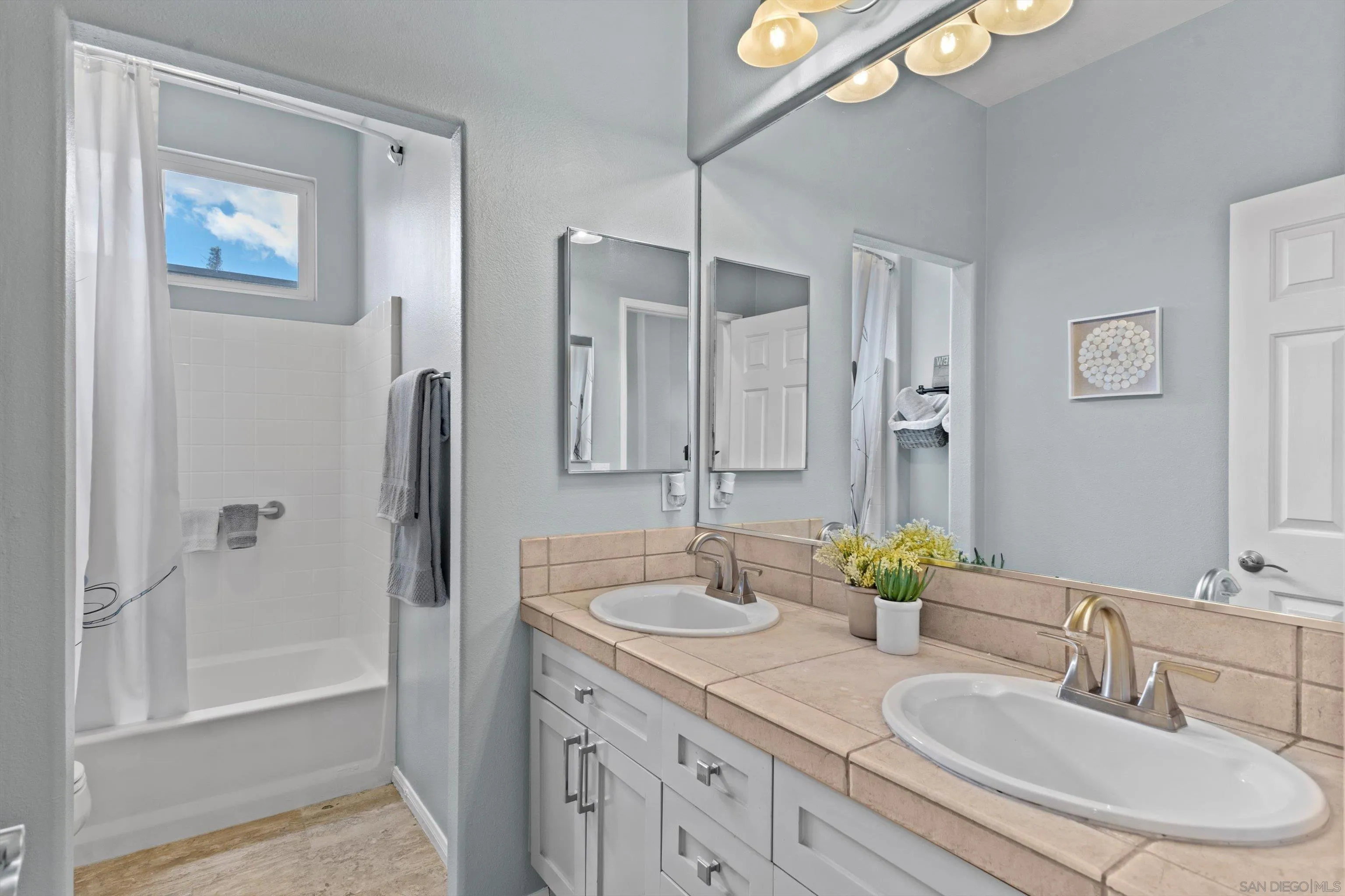 https://cdn.realtyfeed.com/cdn/127/260013174/258c314c3d380a2bab6423fcc5dc9c6f.webp