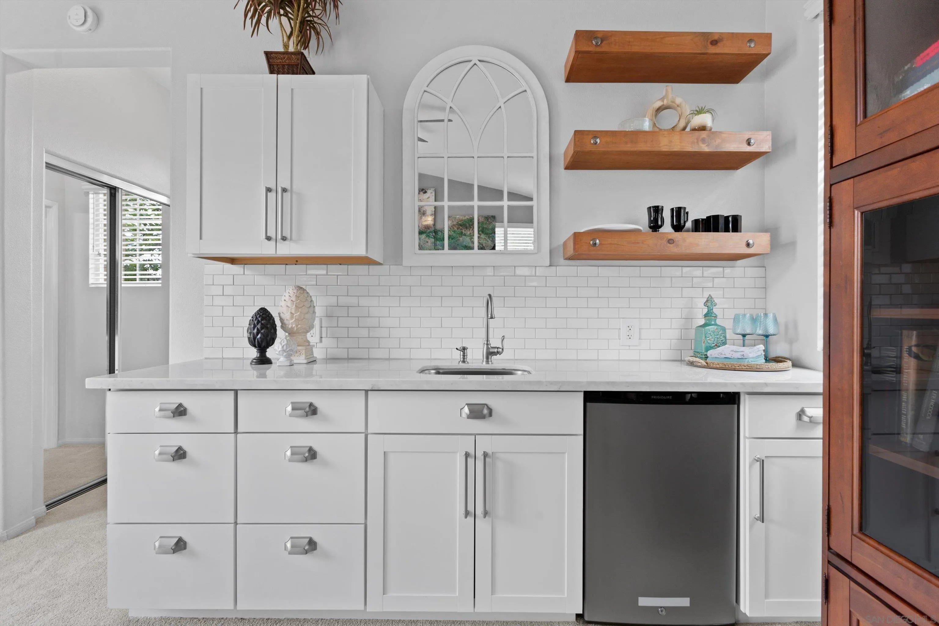 https://cdn.realtyfeed.com/cdn/127/260013174/304a59f36cc3be1381058ca9c30fe8b0.webp