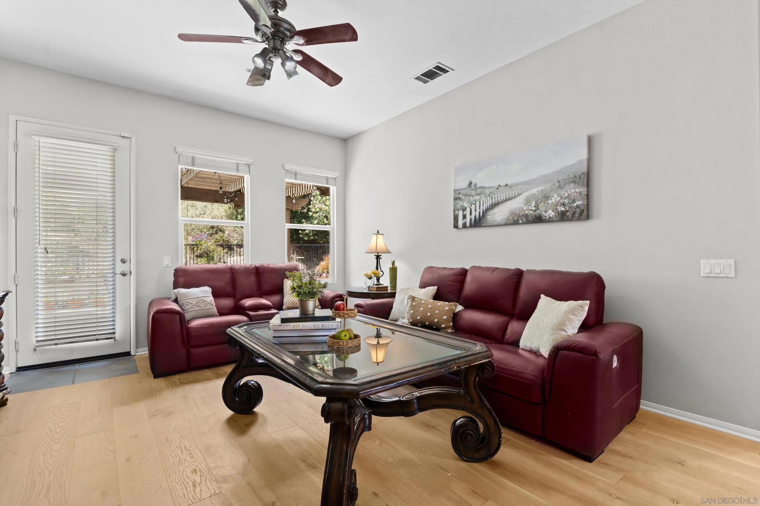 https://cdn.realtyfeed.com/cdn/127/260013174/38d17e4fc0a2c4d9248c16e59f7fc8e6.webp