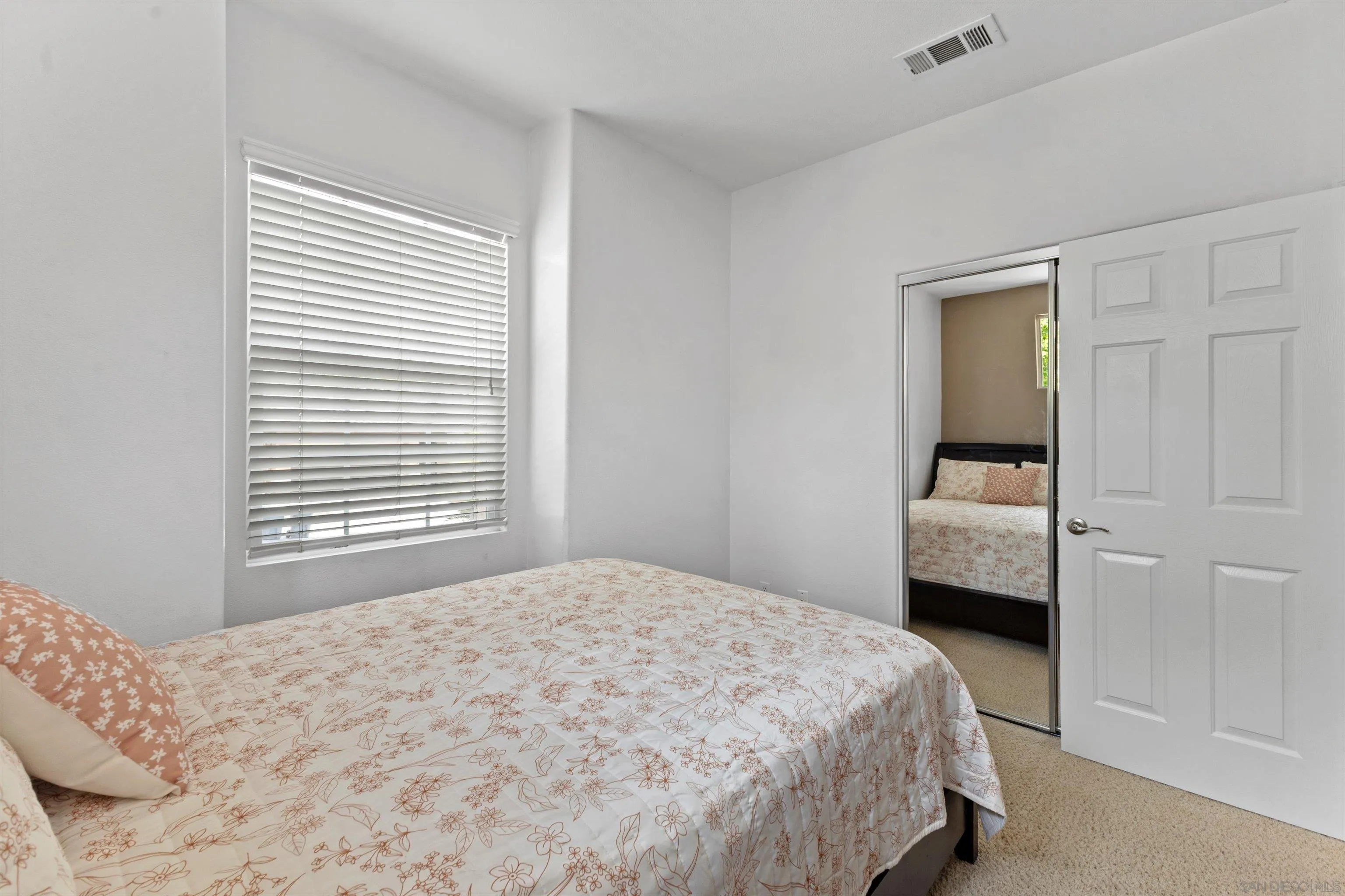 https://cdn.realtyfeed.com/cdn/127/260013174/5e5d5a5c440b09ec02cbcf3909dfdff1.webp