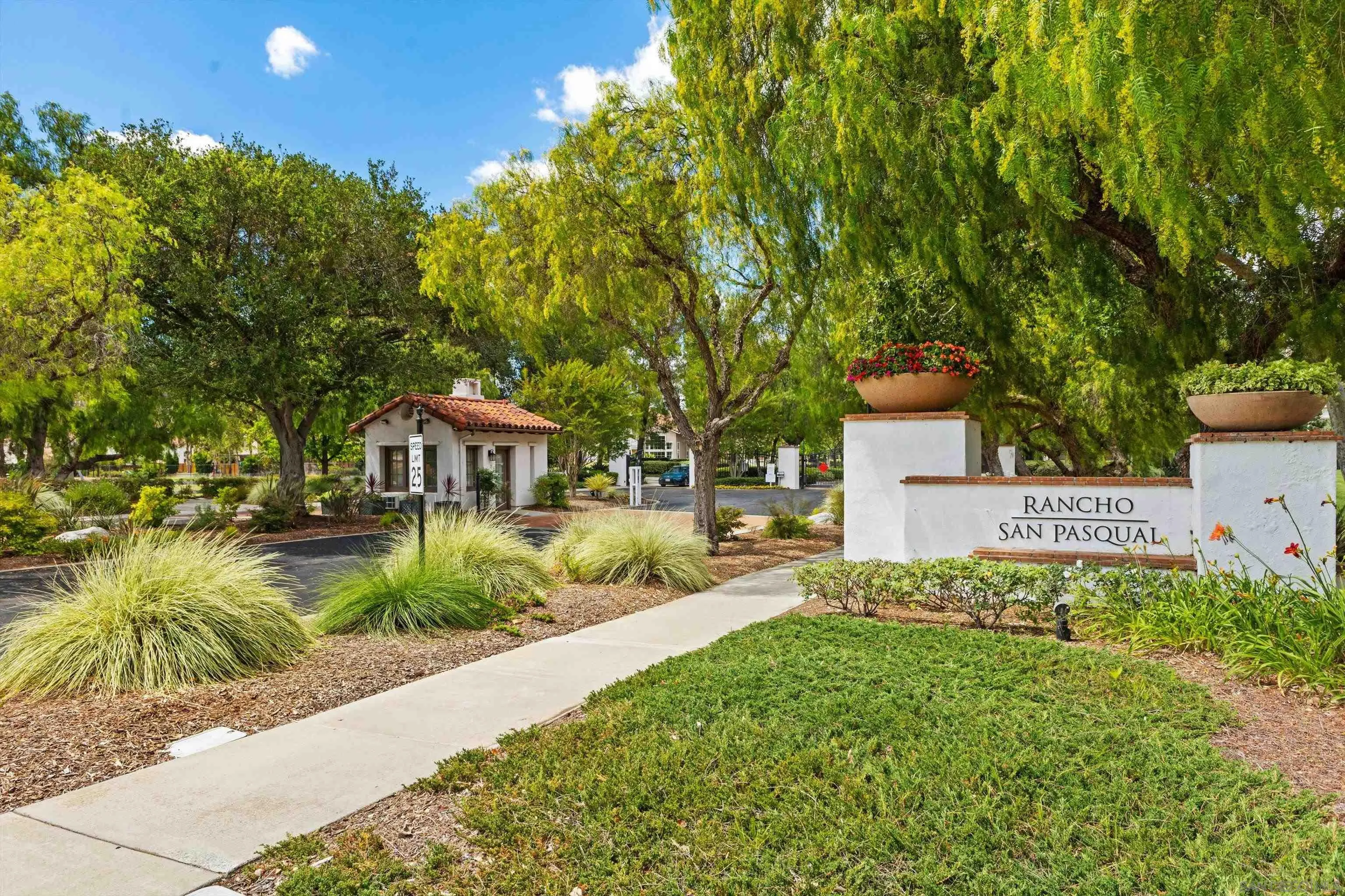 https://cdn.realtyfeed.com/cdn/127/260013174/663e50c8932d311f1c299600da9a3e73.webp