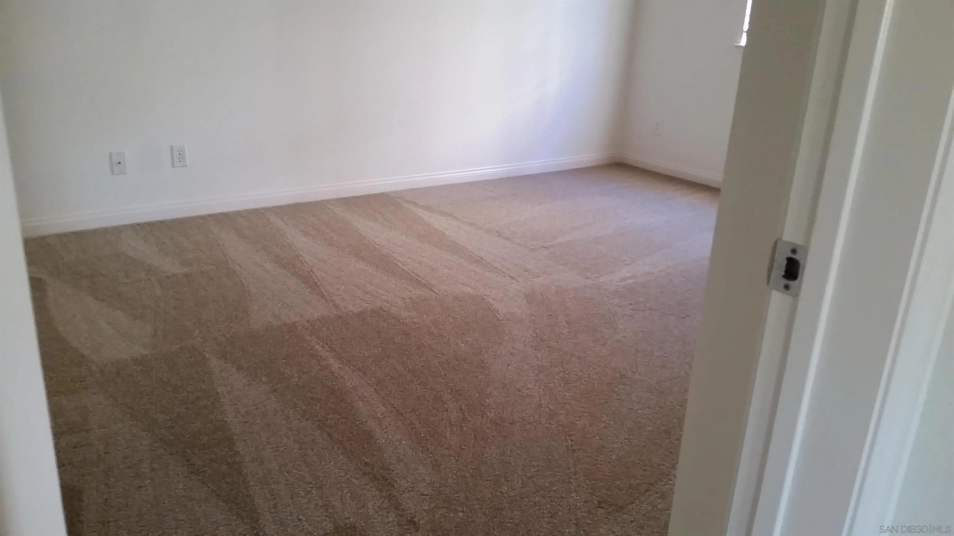 Photo #12: 260013175 Listing: Photo #12