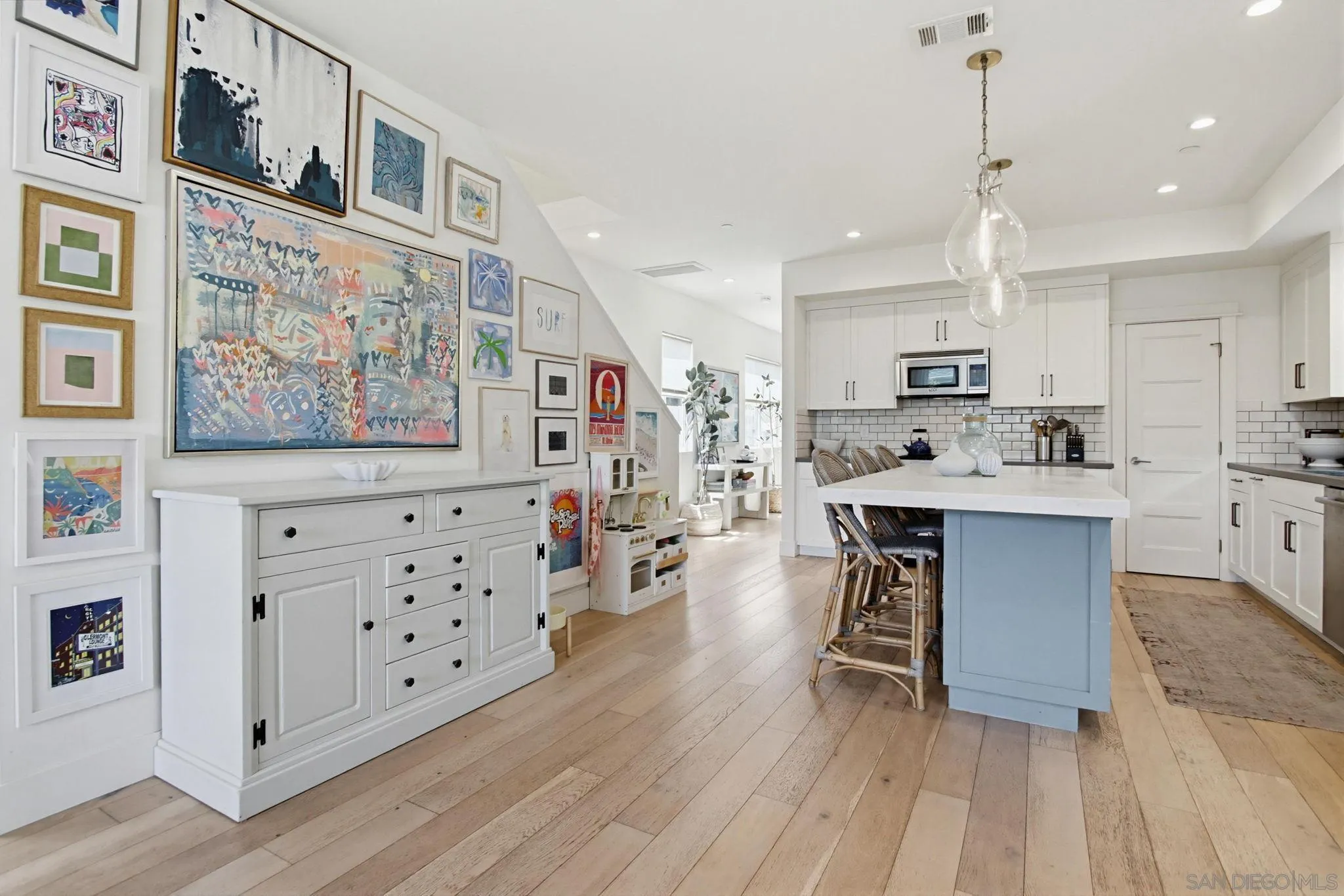 https://cdn.realtyfeed.com/cdn/127/260013178/6ce794c7b8bc60f4315272596f19878f.webp