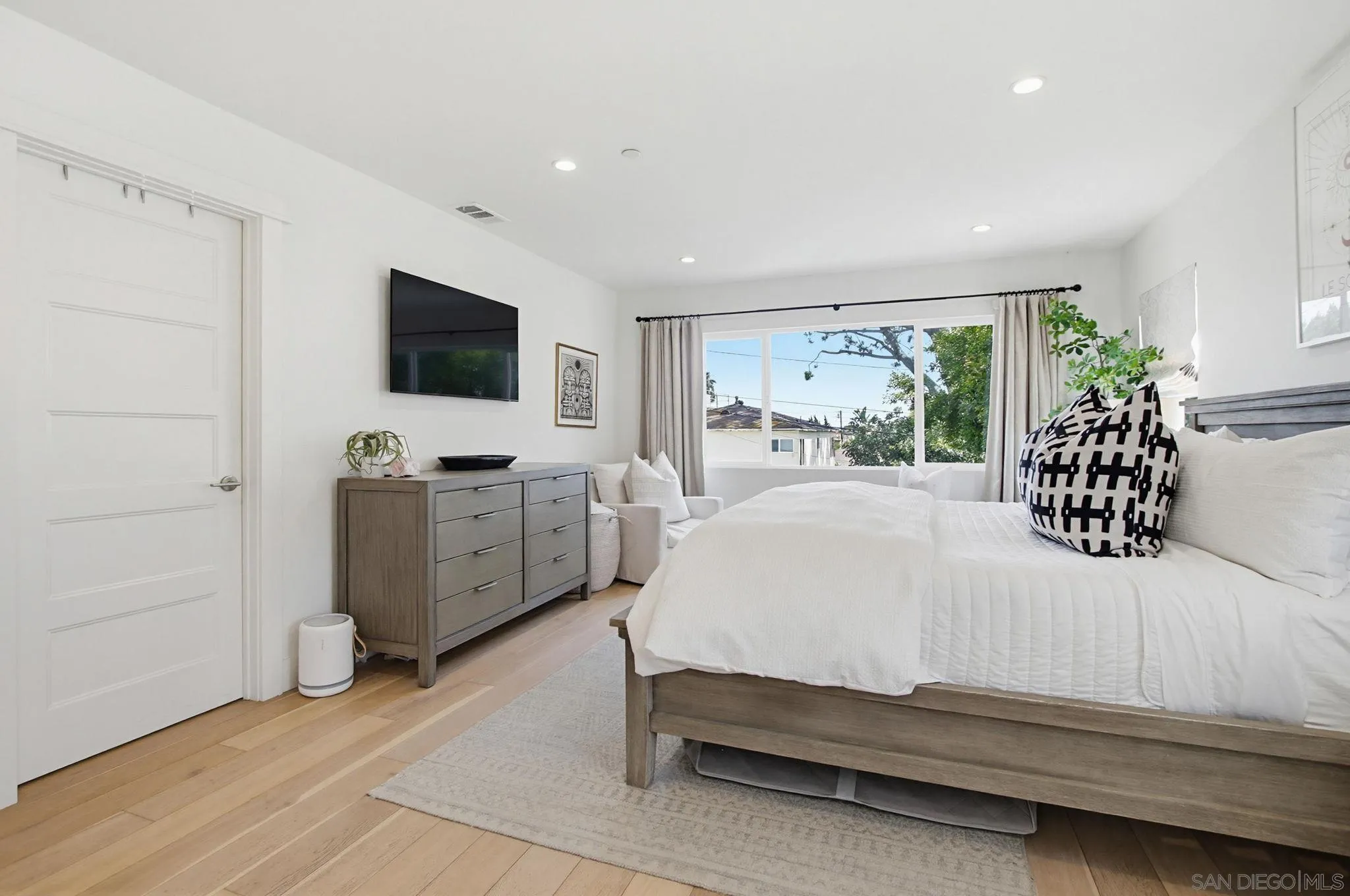 https://cdn.realtyfeed.com/cdn/127/260013178/9d2d3c862b170070cebcdfa2322facf2.webp