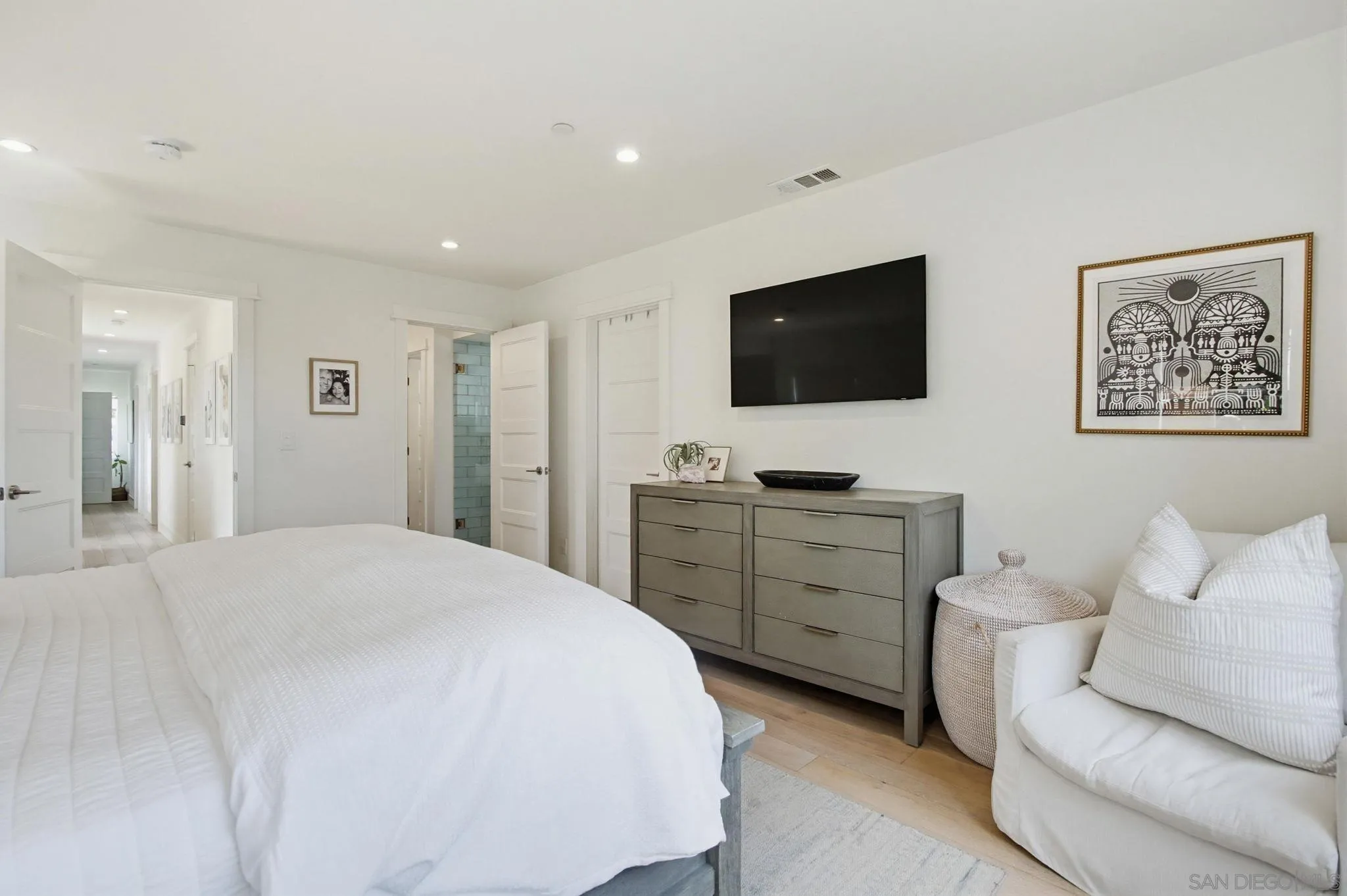 https://cdn.realtyfeed.com/cdn/127/260013178/ea2d76637b740a60332389362c37a88e.webp