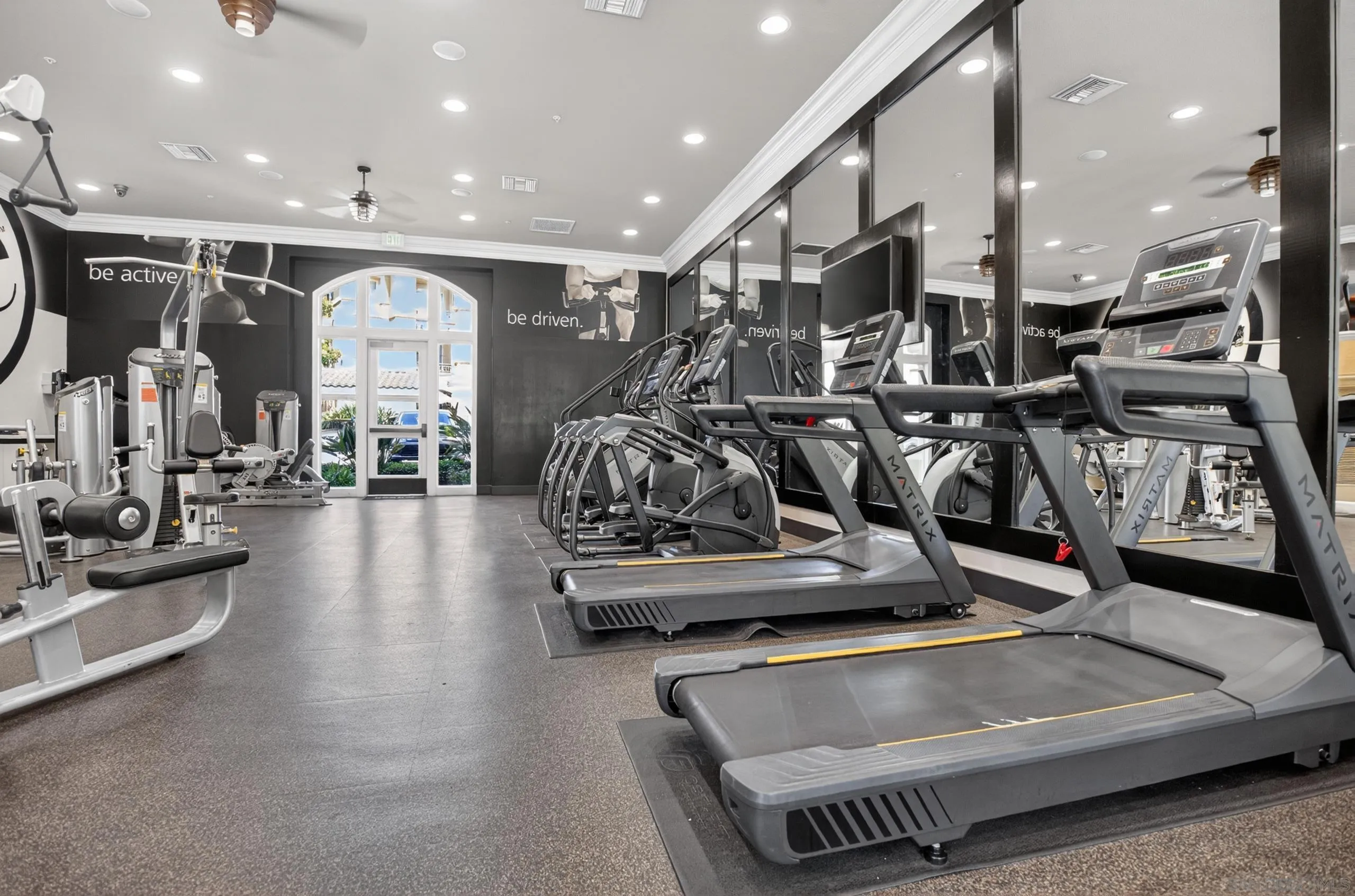 https://cdn.realtyfeed.com/cdn/127/260013180/08b963914e583875d8ffbb2c13ed2f61.webp