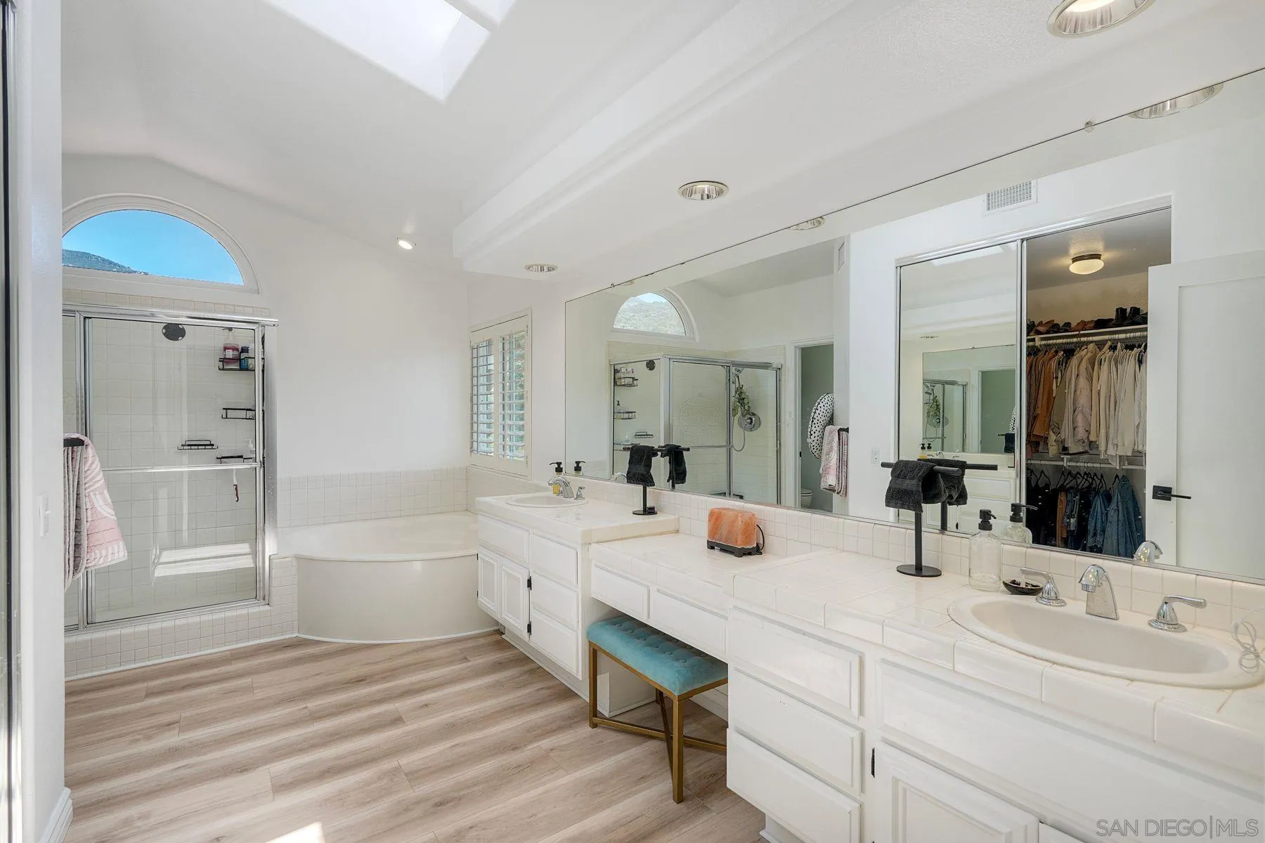 https://cdn.realtyfeed.com/cdn/127/260013189/2c36a50b6861a5fd54e4a964a806eee2.webp