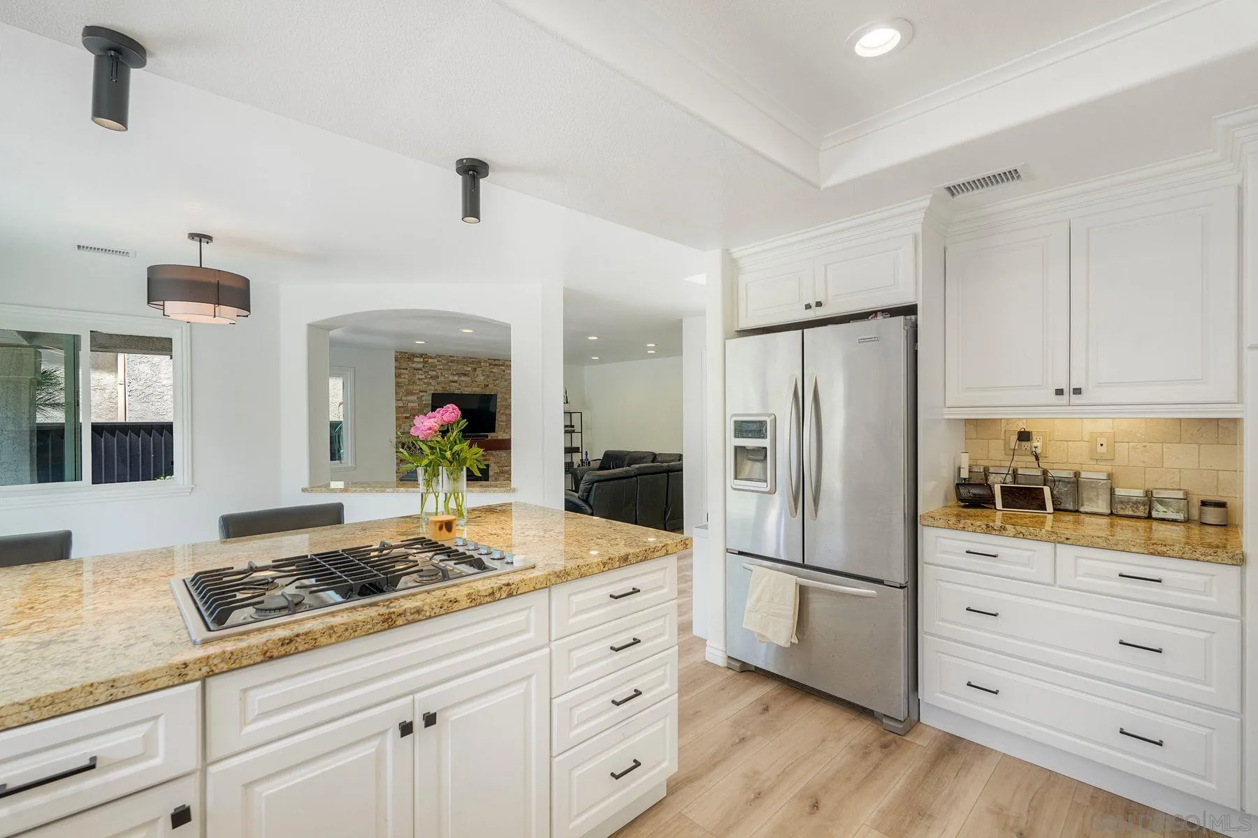 https://cdn.realtyfeed.com/cdn/127/260013189/78ac2d1549ac6ca832c13960bfd63bdf.webp