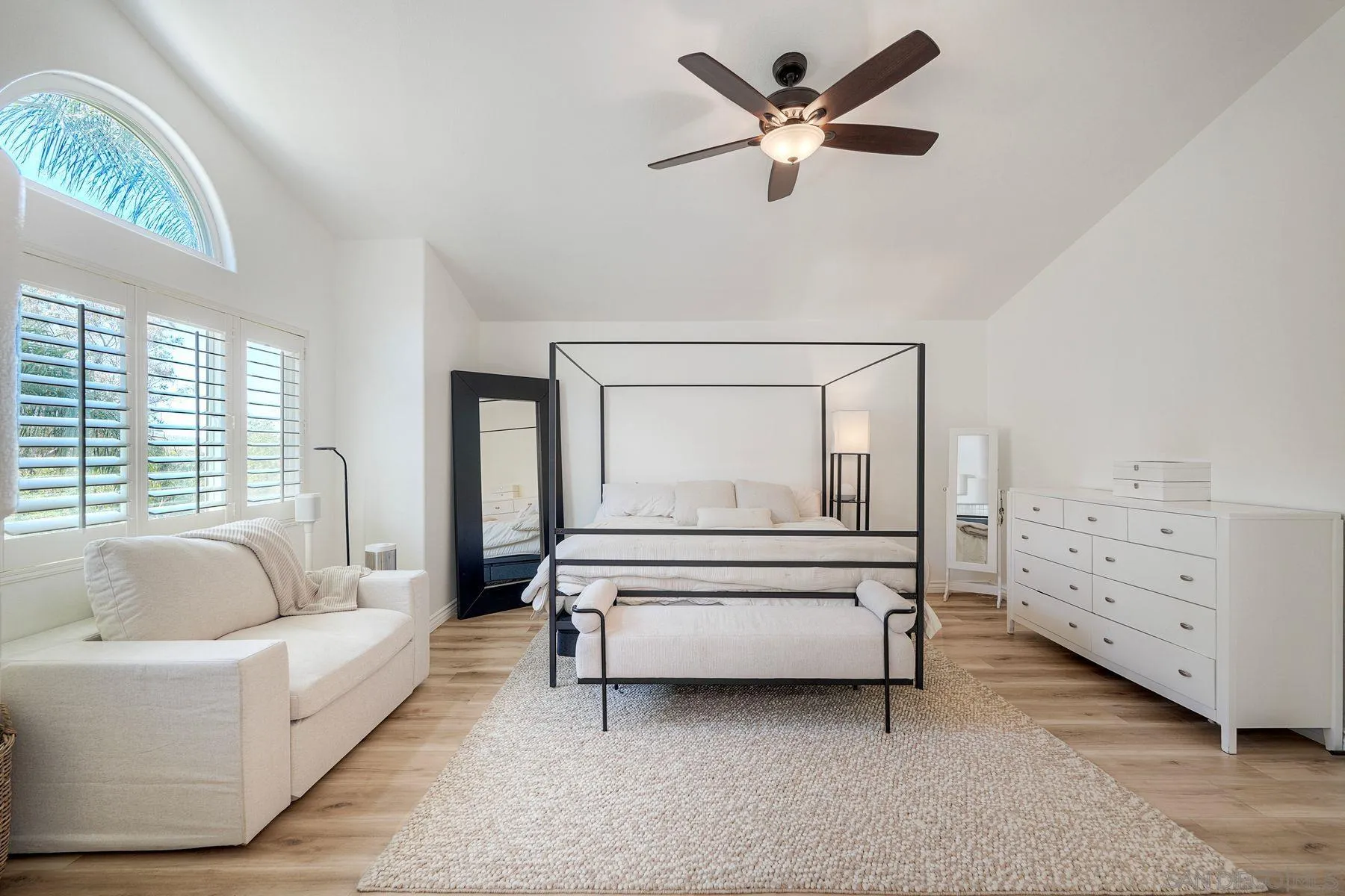 https://cdn.realtyfeed.com/cdn/127/260013189/be0f5a2c5babfc62d2e38921a6947e13.webp