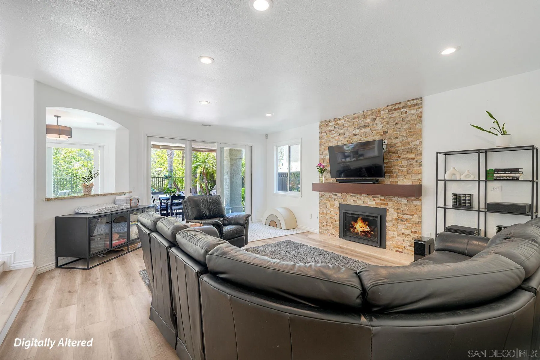 https://cdn.realtyfeed.com/cdn/127/260013189/ccb17e4cd812ccfac697126c9b9ee1cb.webp