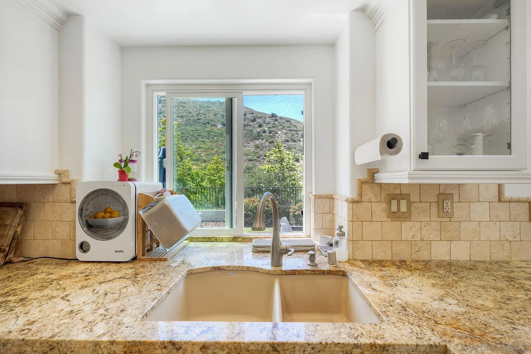 https://cdn.realtyfeed.com/cdn/127/260013189/fc7d66f882d9348e459c5aaefead4c2d.webp