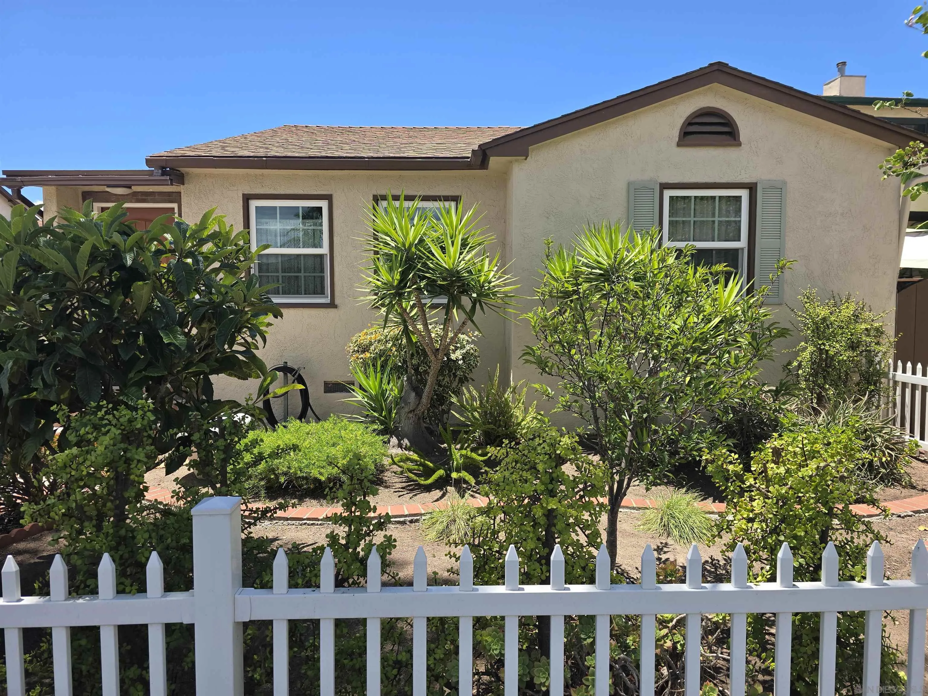 https://cdn.realtyfeed.com/cdn/127/260013197/6c54bbc217c54cb61c6d57ecf907ffb7.webp