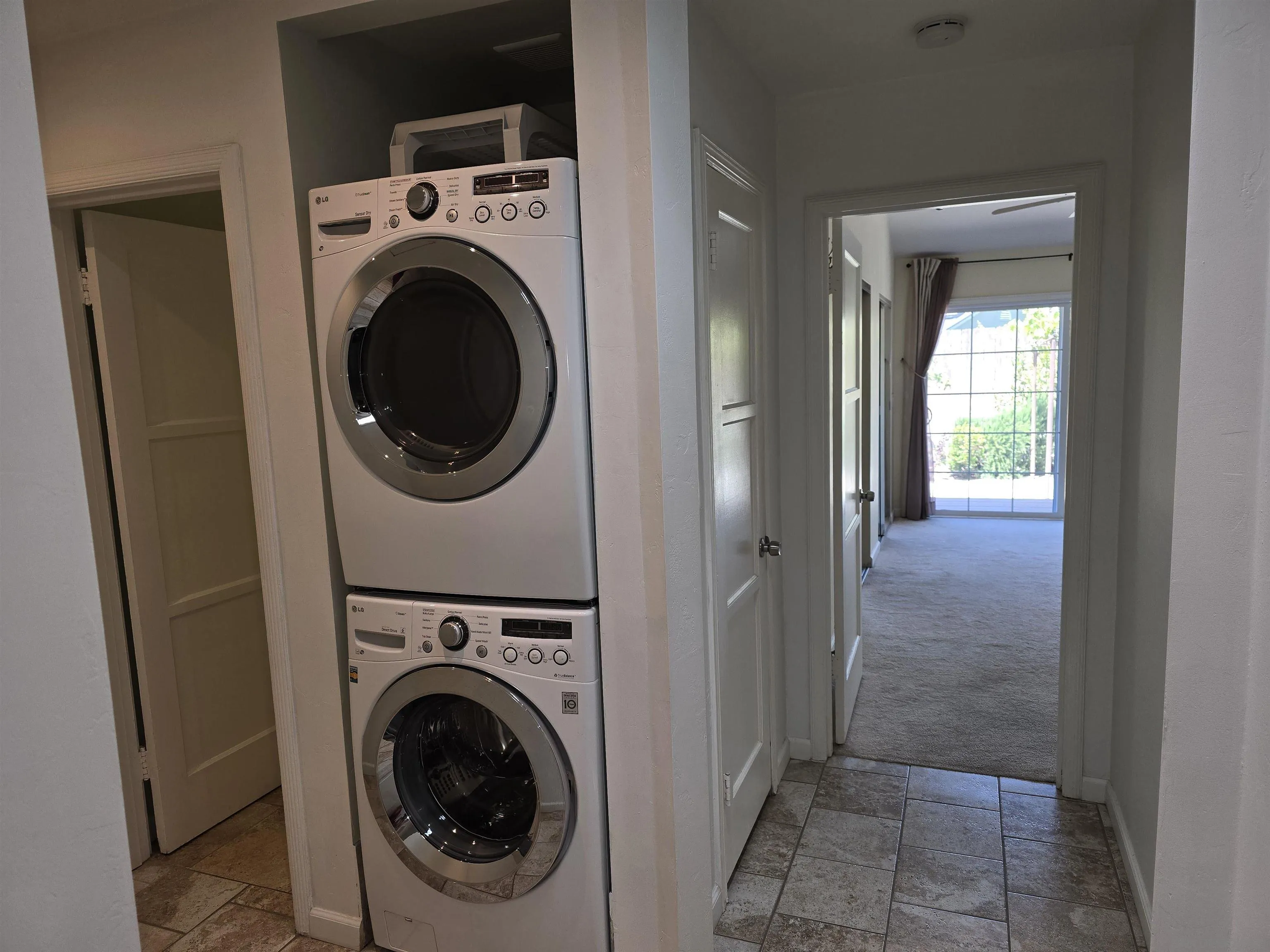 https://cdn.realtyfeed.com/cdn/127/260013197/89c1420c4cf3f4588270bef4c28e8e76.webp