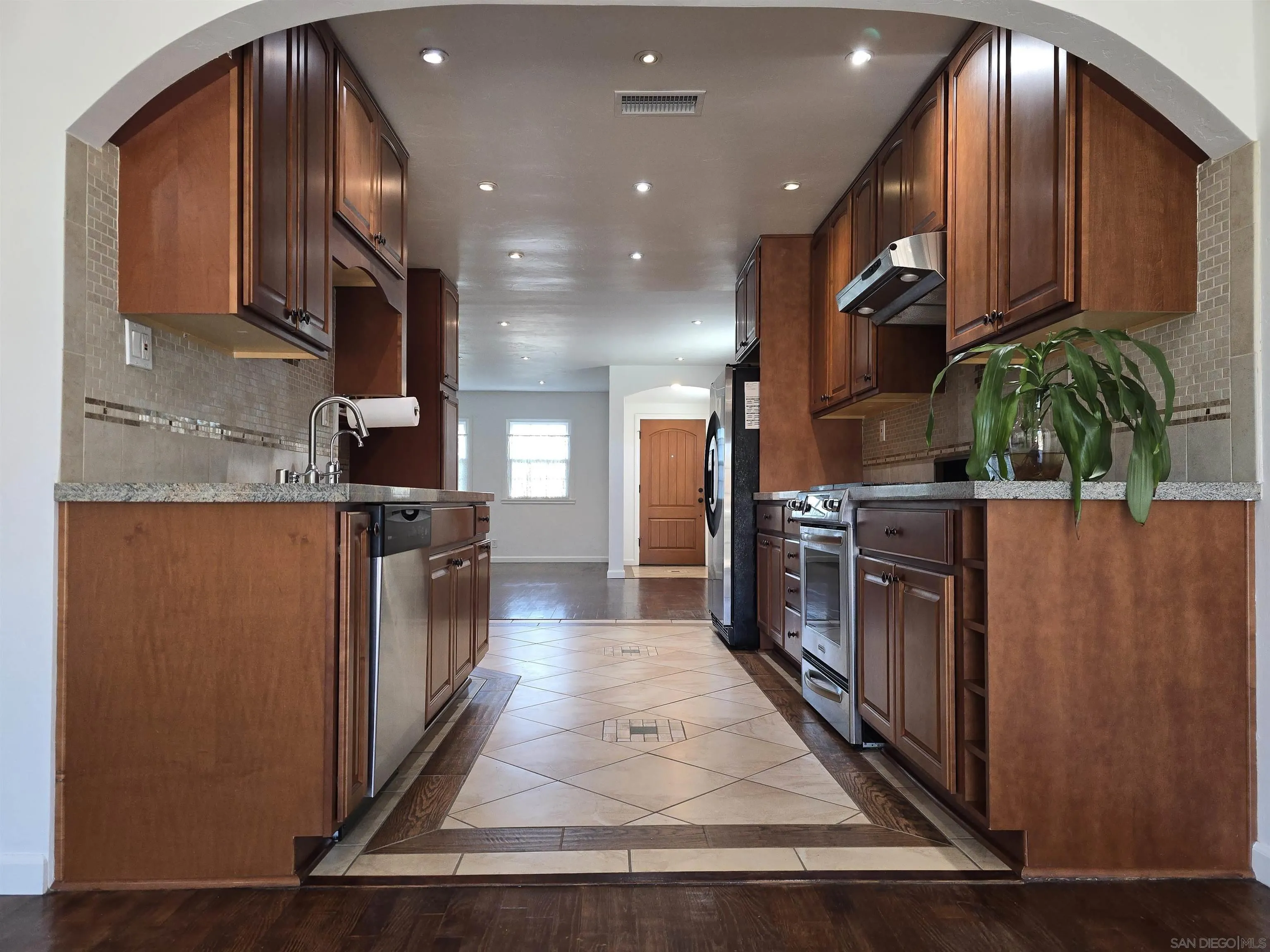 https://cdn.realtyfeed.com/cdn/127/260013197/c2b30af1f393bdaf06e389018fd24eda.webp