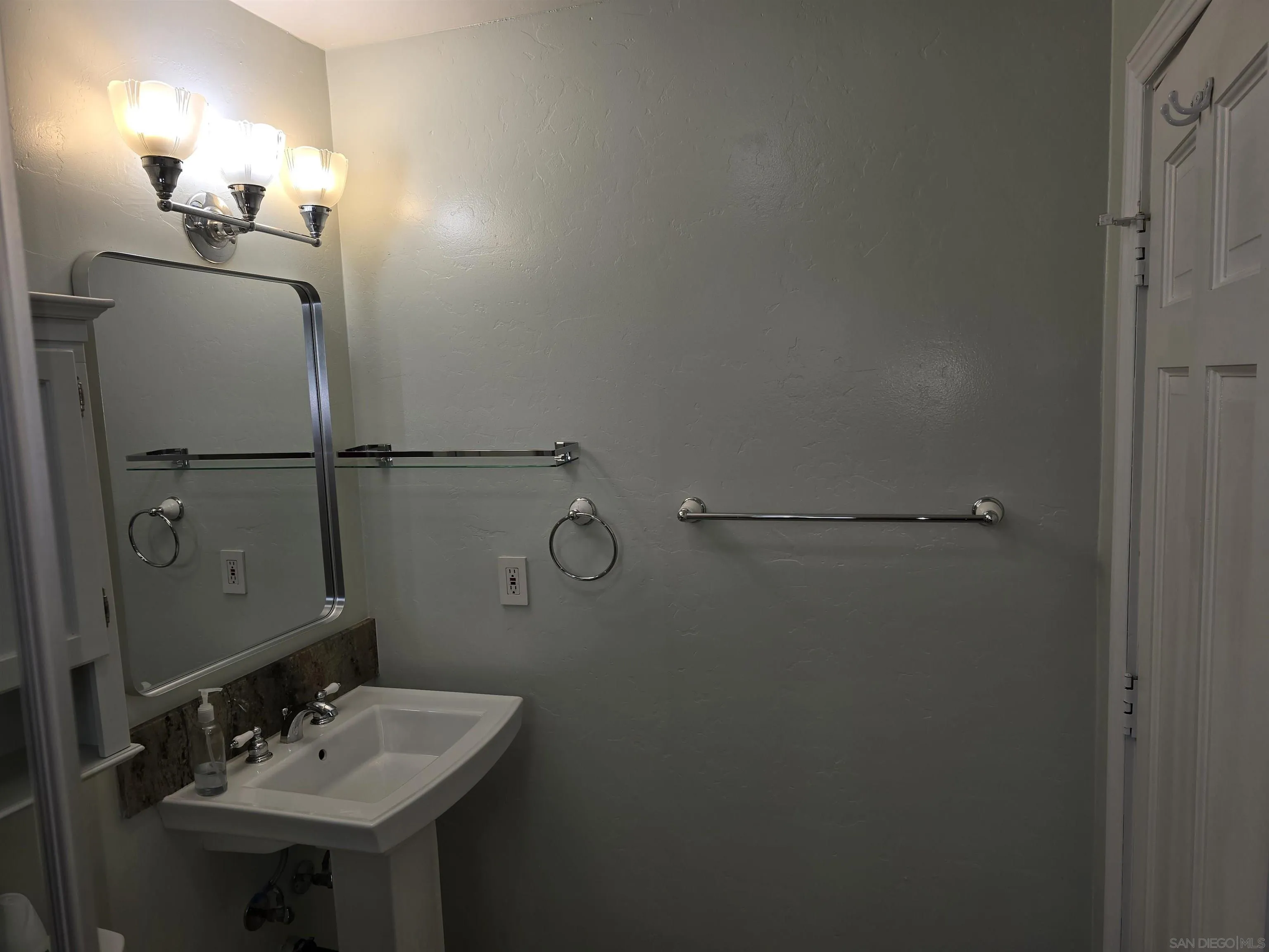 https://cdn.realtyfeed.com/cdn/127/260013197/cb929e55ad29c2d8b845f1f888f5a1d7.webp