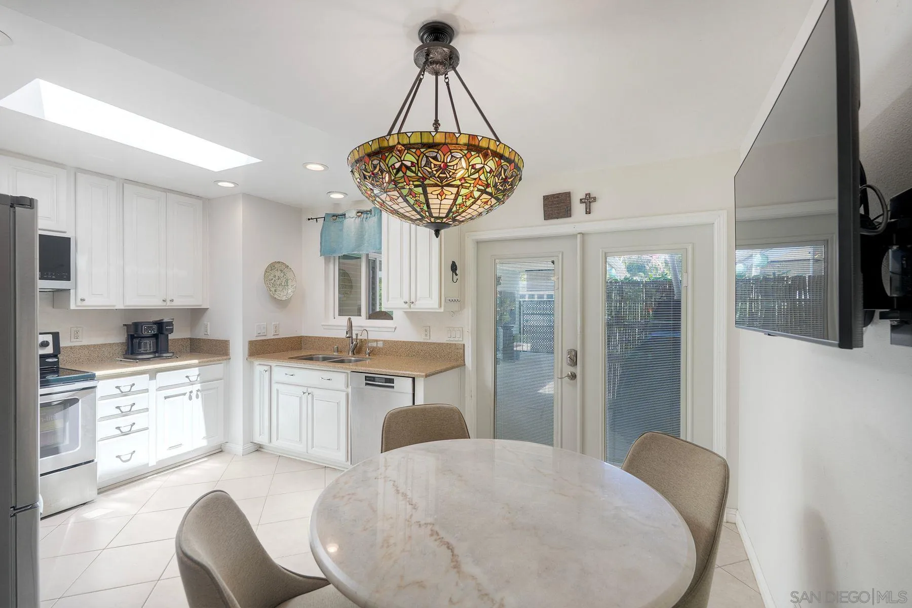 https://cdn.realtyfeed.com/cdn/127/260013198/534fafd7bd118081f99b75e46f32c870.webp