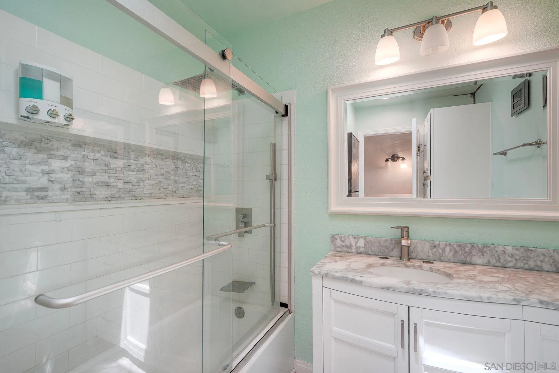 https://cdn.realtyfeed.com/cdn/127/260013198/89ea9879fb928efe73c33f7c75bb26d1.webp
