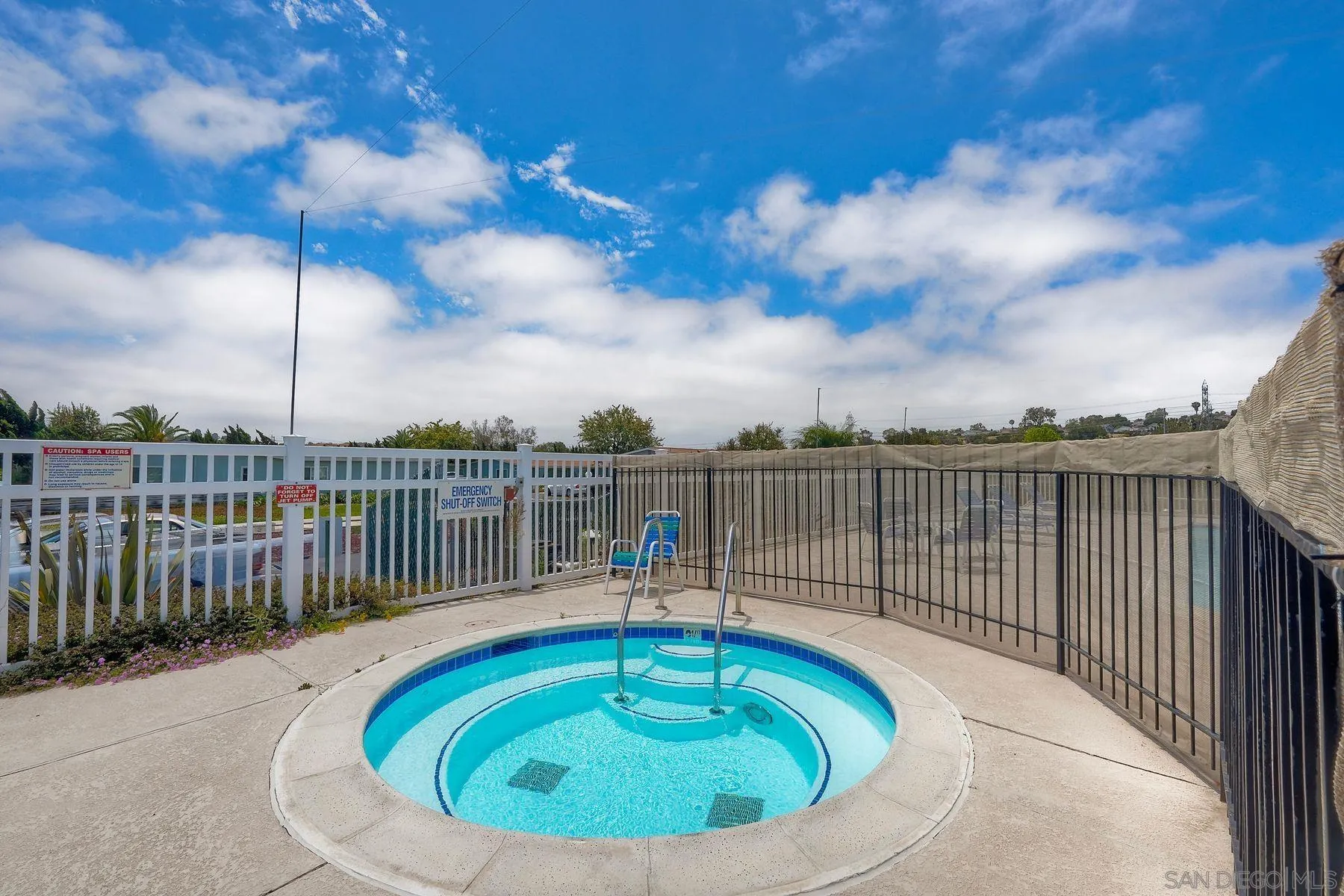 https://cdn.realtyfeed.com/cdn/127/260013198/f4d42d25ce7dc6efcedb8c9d68cfdec7.webp