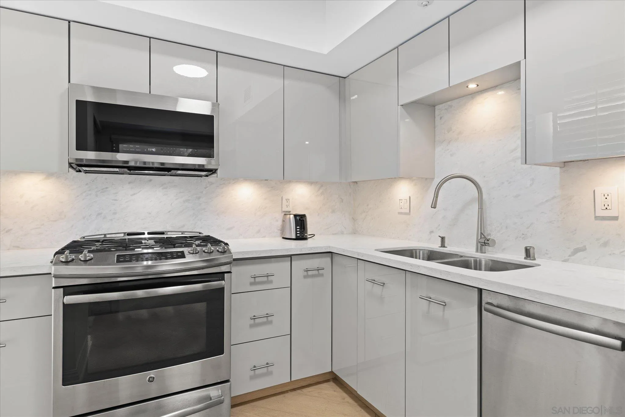 Photo #8: 260013201 Listing: Photo #8
