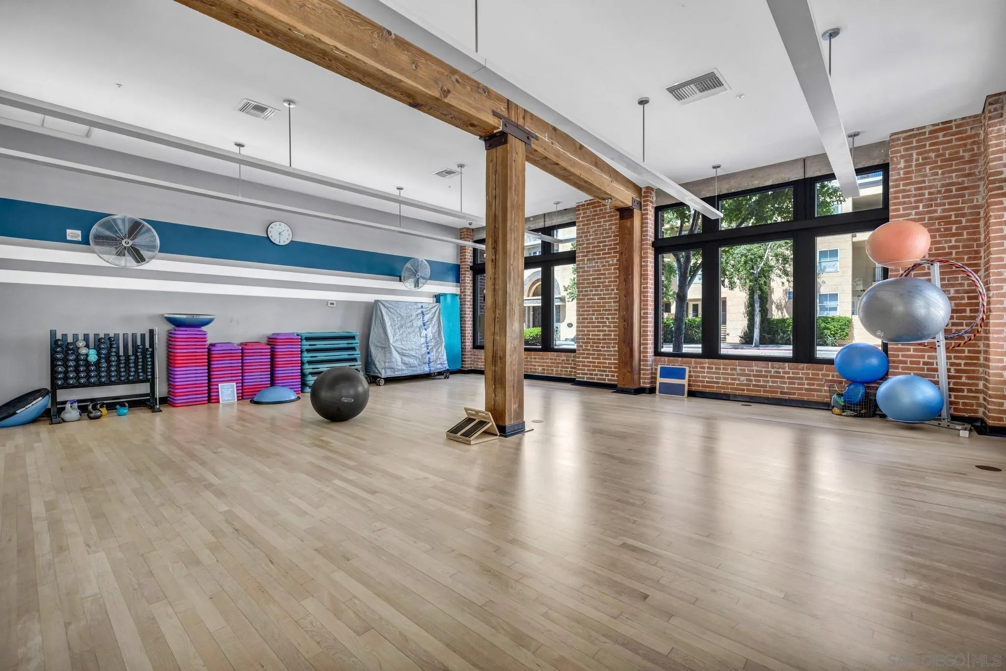 https://cdn.realtyfeed.com/cdn/127/260013201/7a8afc839ee71a1c015fdba5e7070590.webp