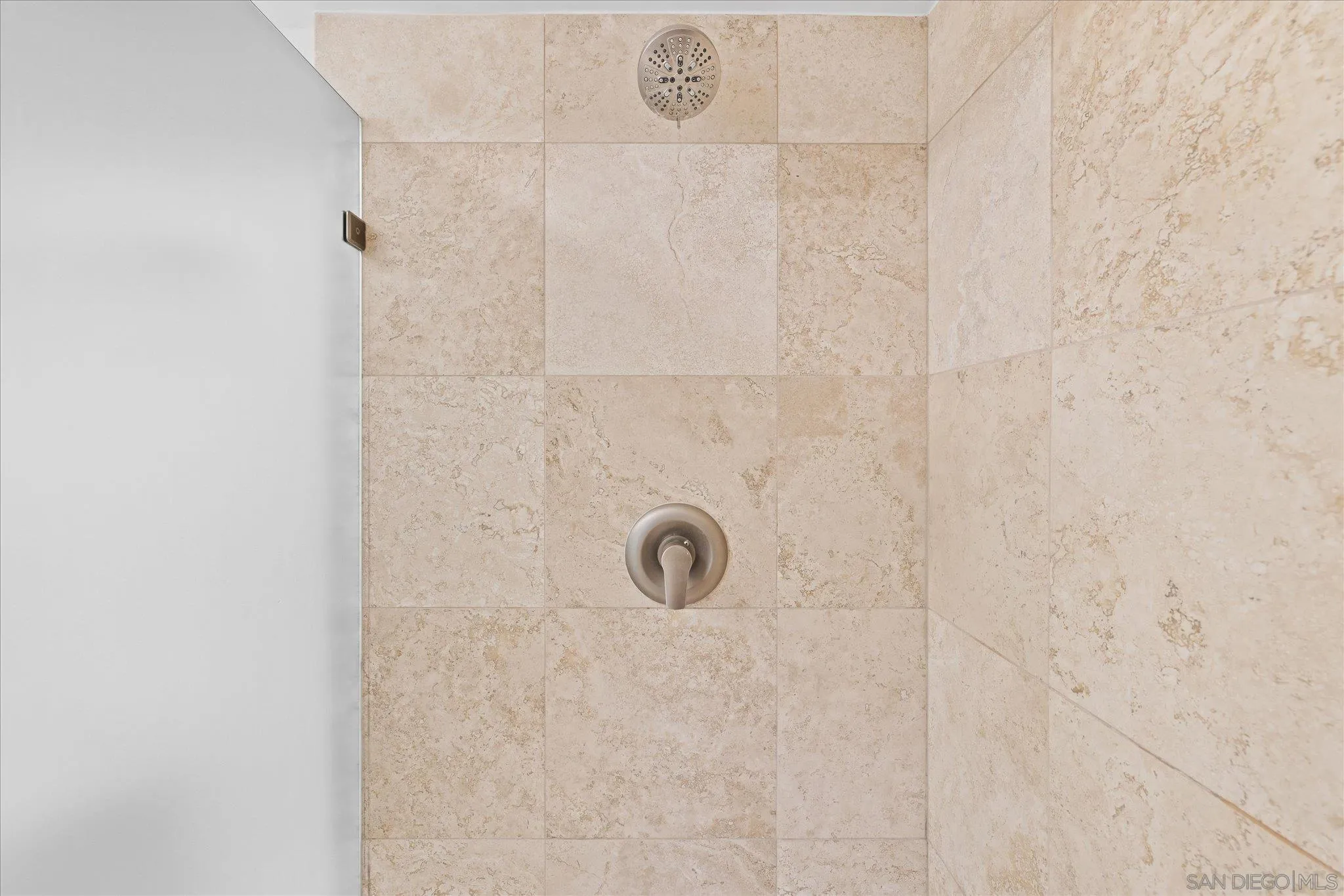 https://cdn.realtyfeed.com/cdn/127/260013201/8e580aa015157b426a29a500c757d622.webp