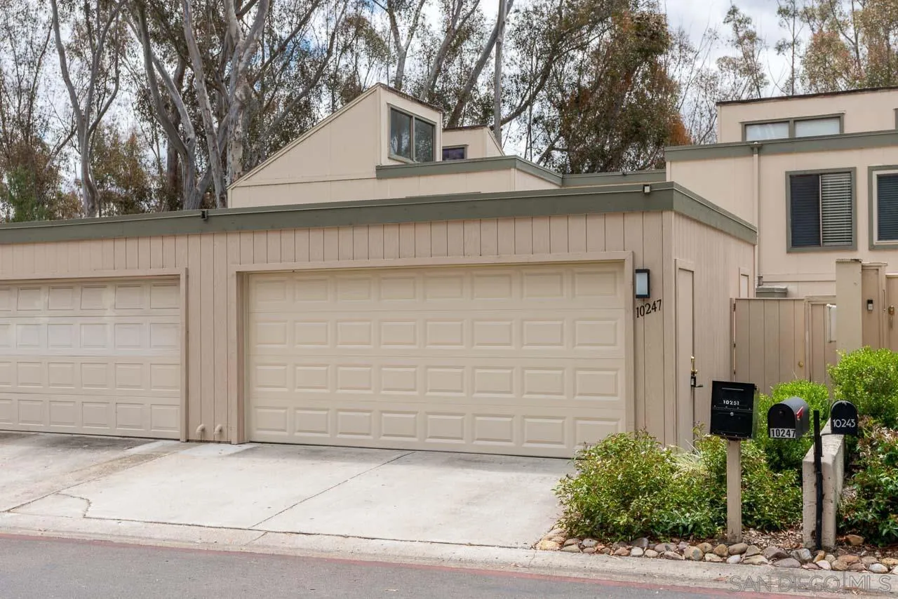 Photo #1: 260013216 Listing: Photo #1
