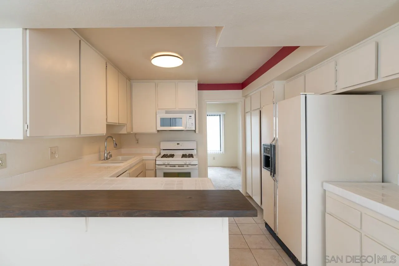 https://cdn.realtyfeed.com/cdn/127/260013216/ffe3cf7e6171d6ed80e2e89d5db08c51.webp
