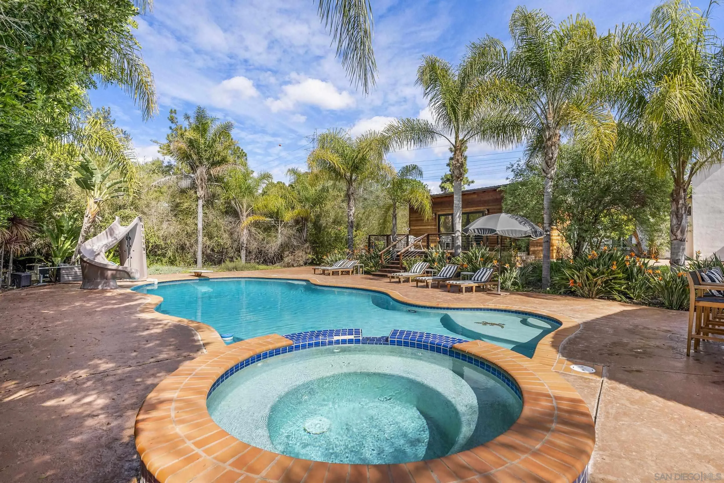 https://cdn.realtyfeed.com/cdn/127/260013221/00d7838de5e1ebc749ad0028d12a90b7.webp