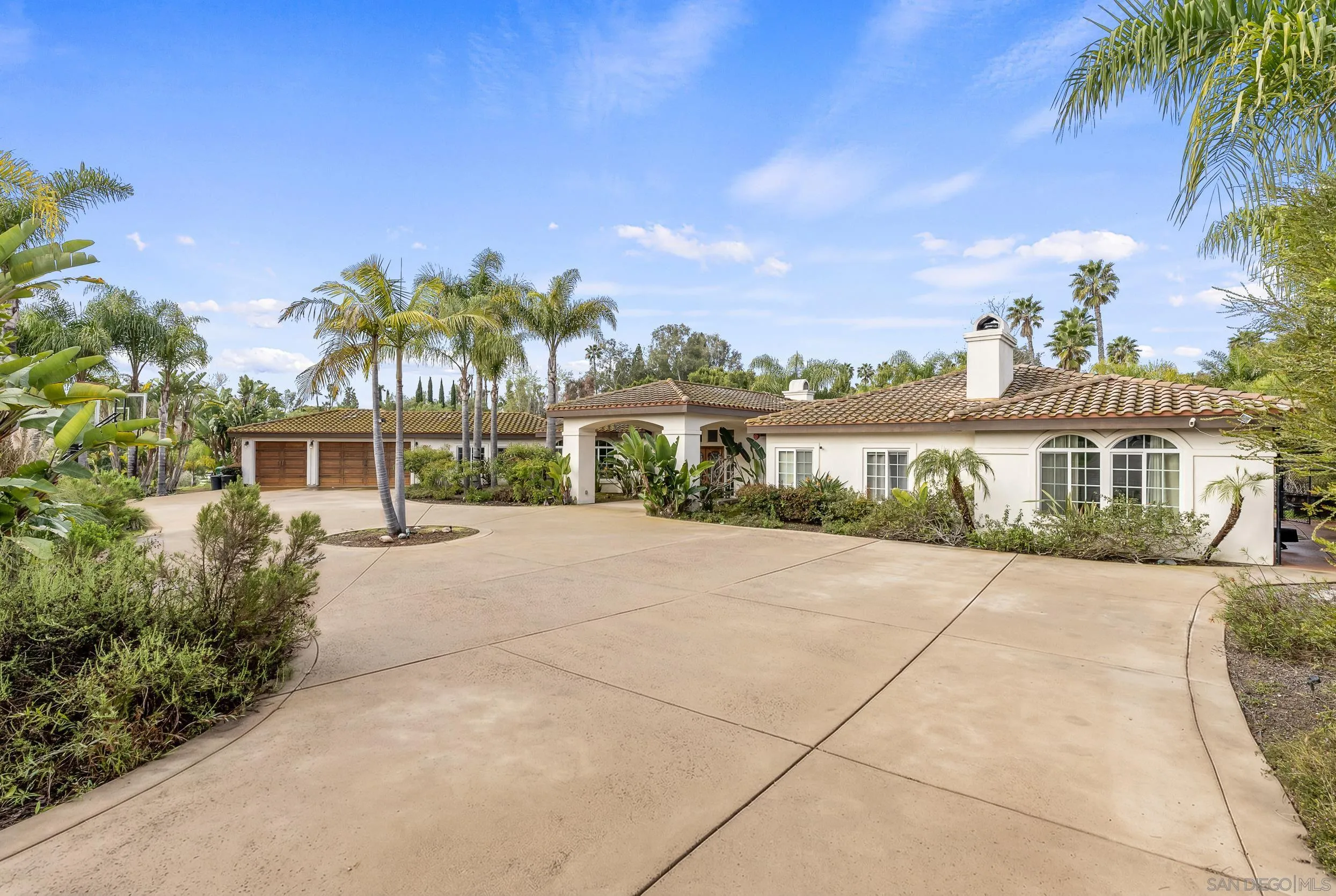https://cdn.realtyfeed.com/cdn/127/260013221/01c1ccabe9c01f316789e32011580ec0.webp
