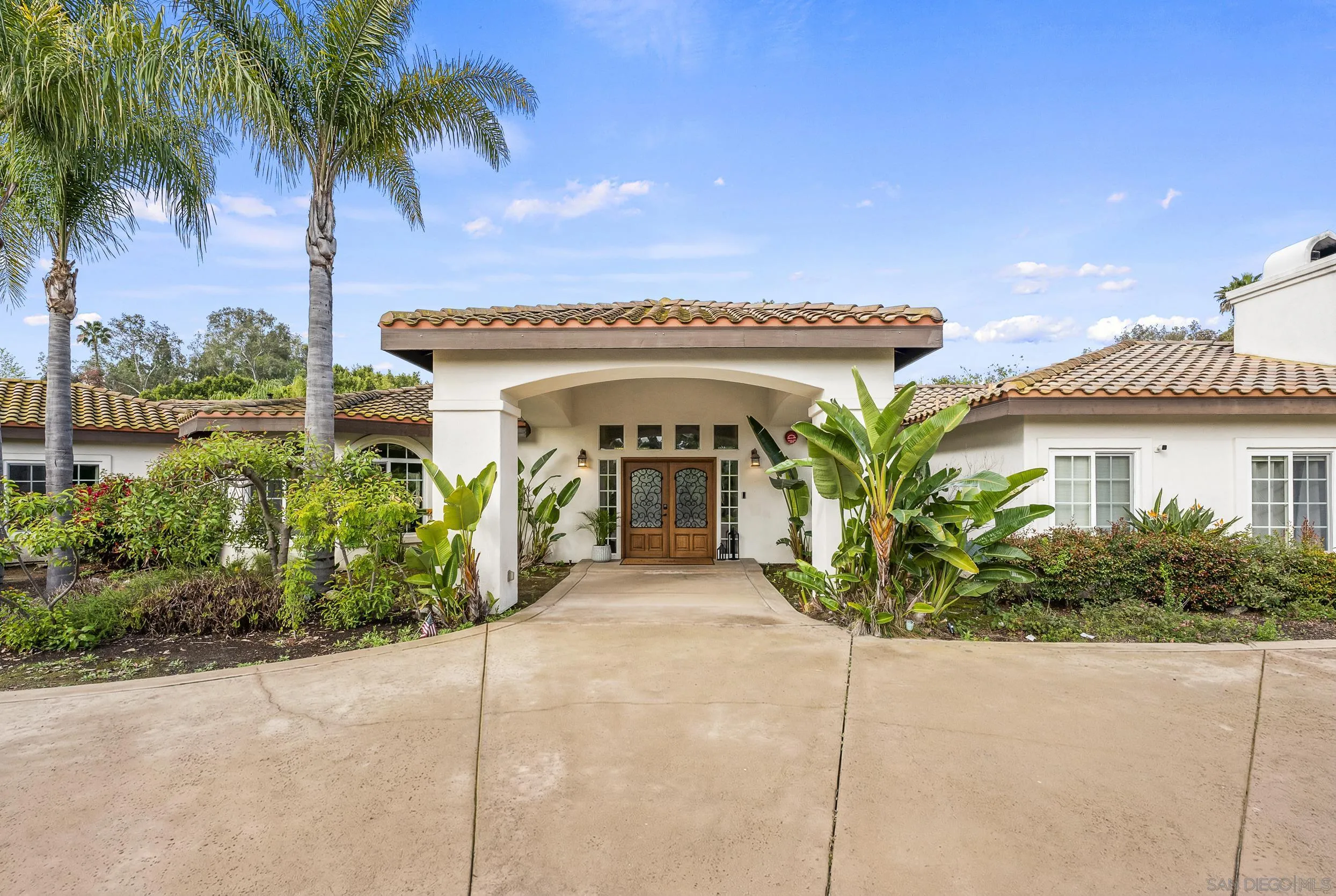 https://cdn.realtyfeed.com/cdn/127/260013221/13dfee0c7cc8bc340aac6ea9749910bb.webp