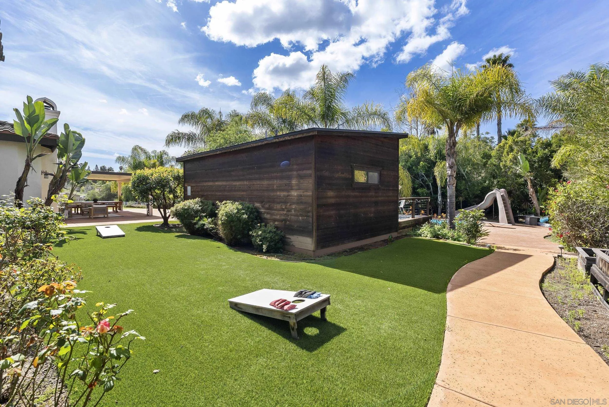 https://cdn.realtyfeed.com/cdn/127/260013221/2cc10b074b27c1cb066ce363ffc5e004.webp
