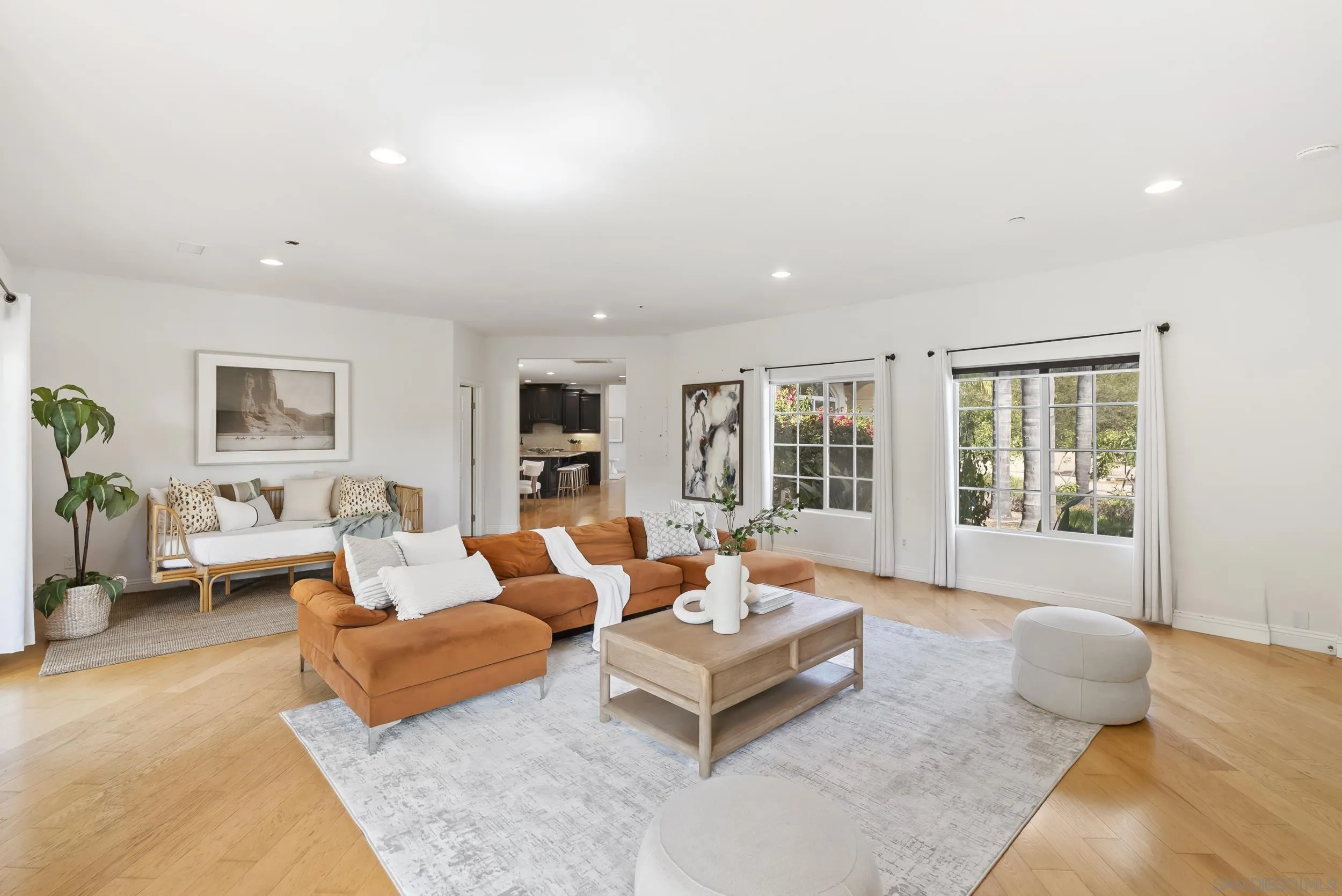 https://cdn.realtyfeed.com/cdn/127/260013221/58dbd6c051d8342fee9be47fce5ac7f3.webp