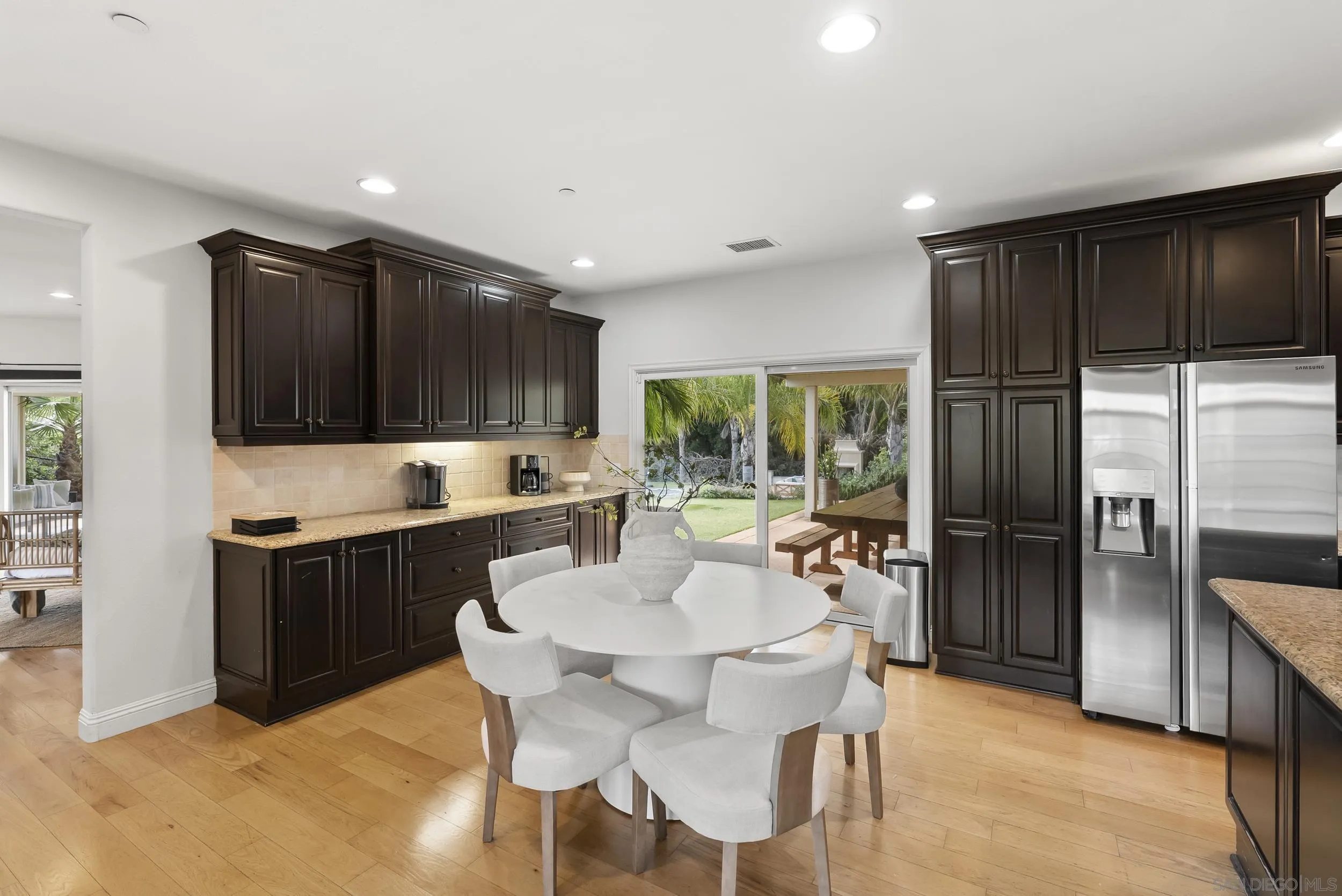 https://cdn.realtyfeed.com/cdn/127/260013221/5f141cb467d4a52f71f5877930af6714.webp