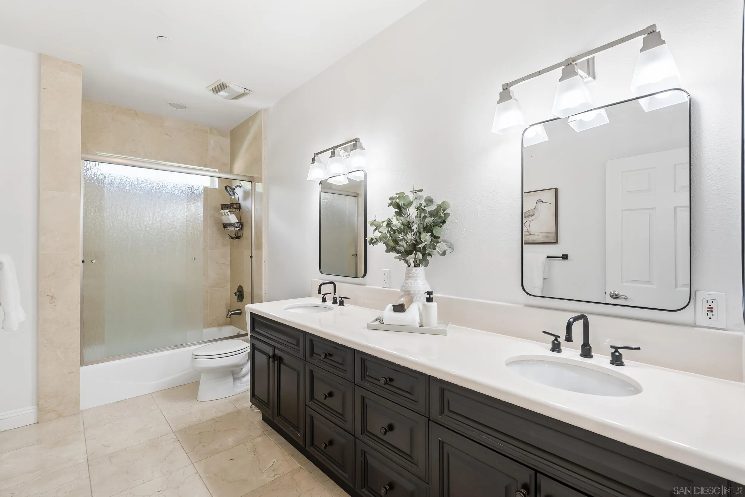 https://cdn.realtyfeed.com/cdn/127/260013221/5f672b3eec144338c15e8f5060e76fba.webp