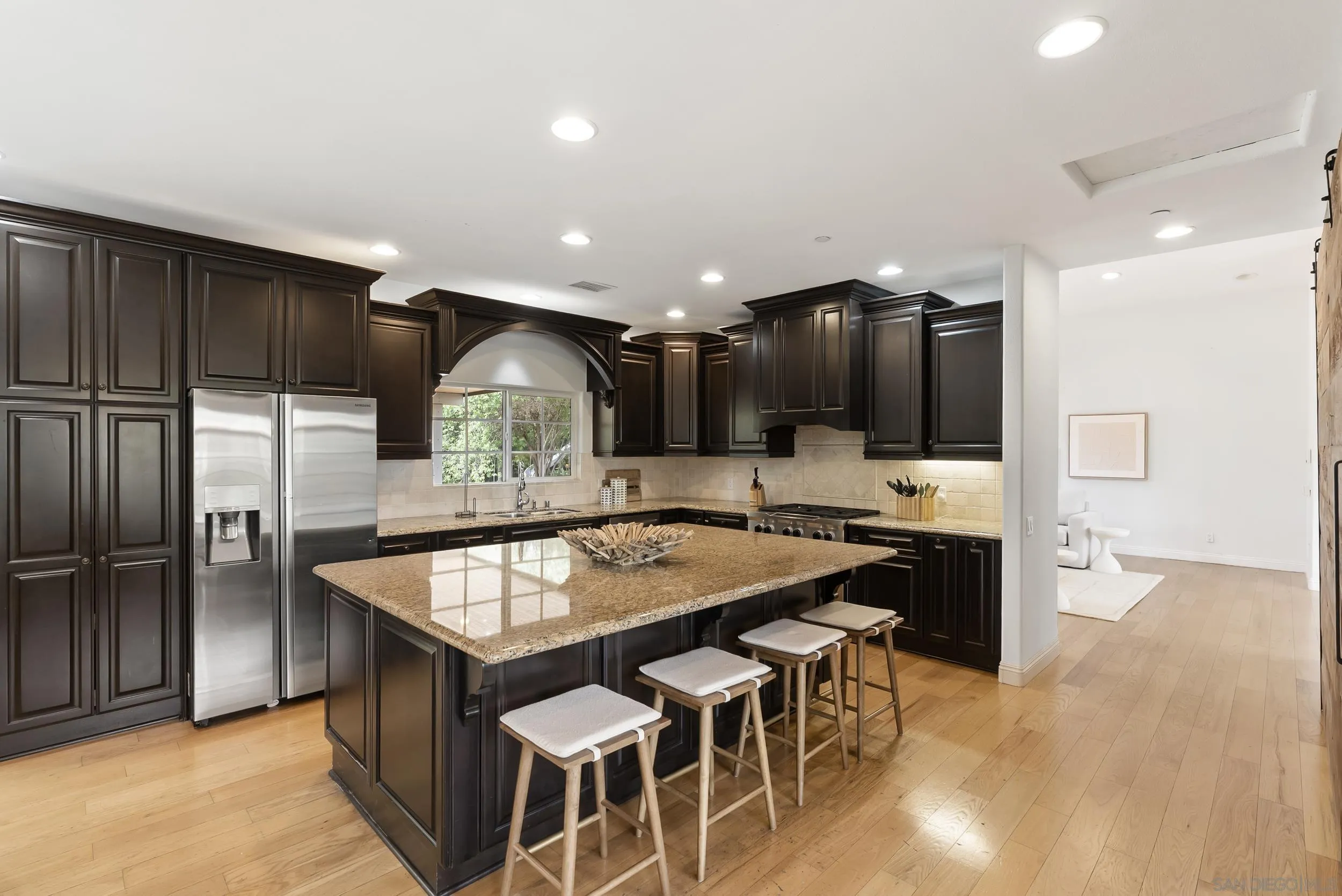 https://cdn.realtyfeed.com/cdn/127/260013221/7653ae7b14cef141213a6bfbb5278ccb.webp