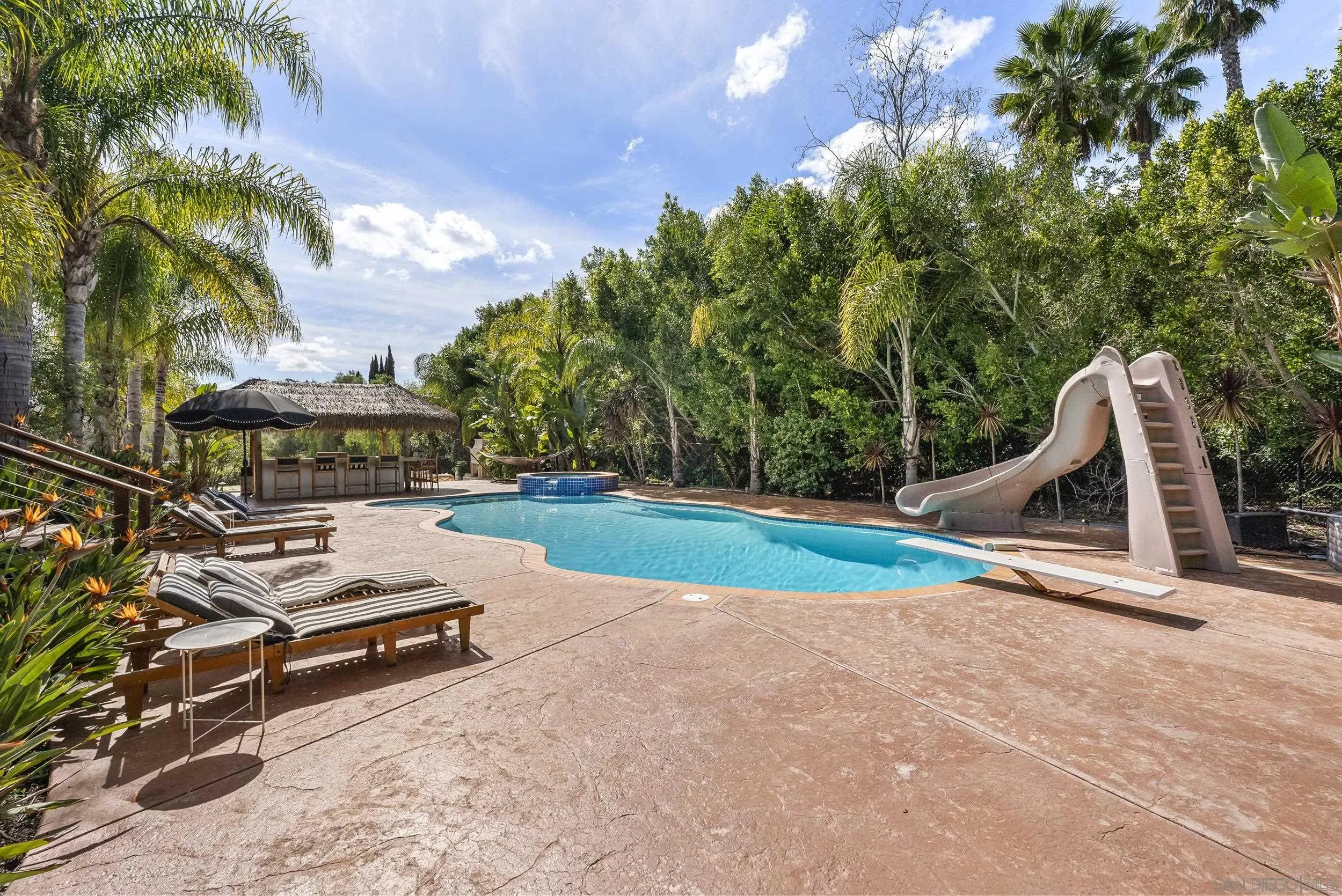 https://cdn.realtyfeed.com/cdn/127/260013221/8e6d0b1f945046d463e47317e6e70d52.webp