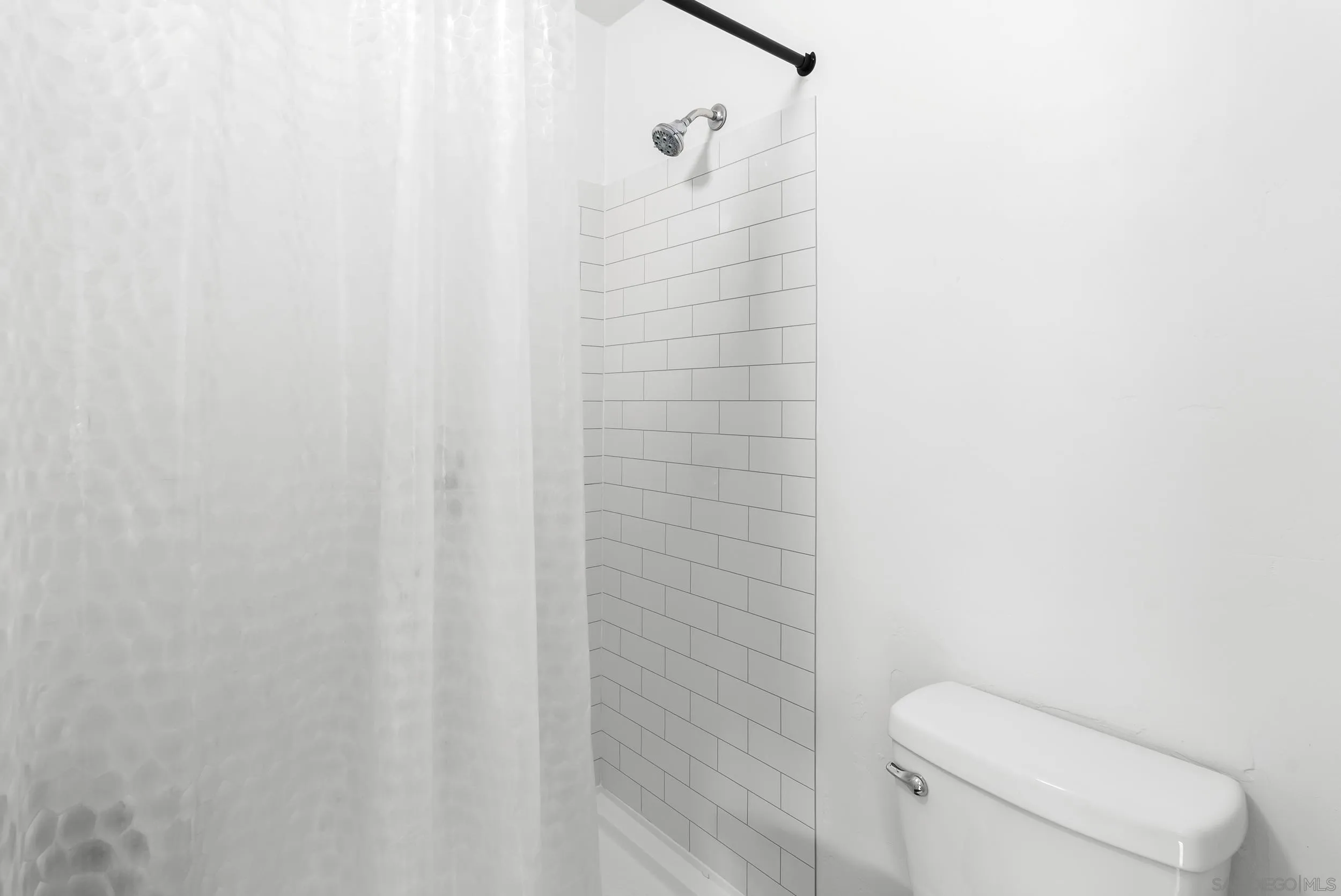 https://cdn.realtyfeed.com/cdn/127/260013221/90f32f4c397092c8a13f4b5af1e836d9.webp