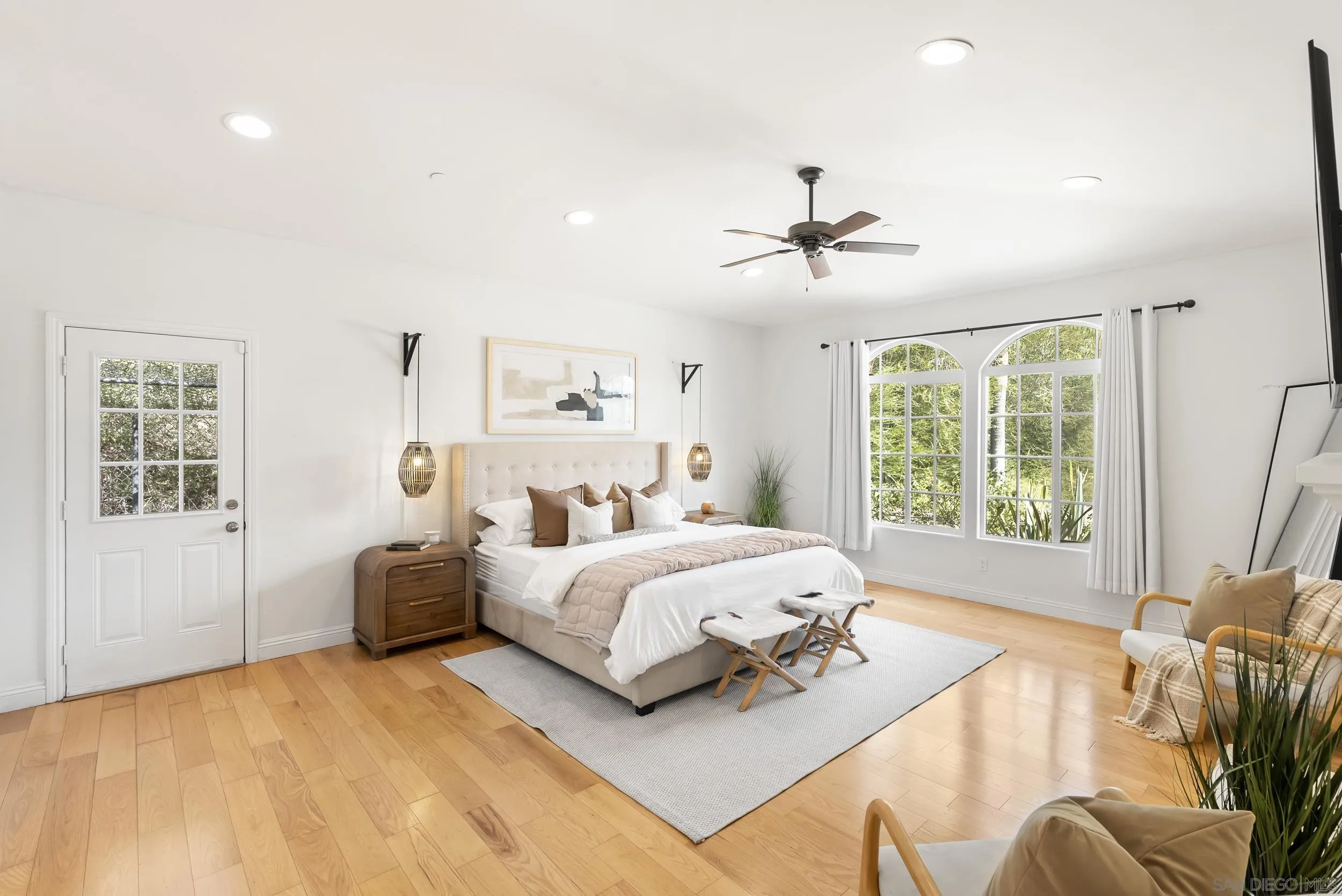 https://cdn.realtyfeed.com/cdn/127/260013221/9fce4dc9e7fdcff46e869699b7dac579.webp