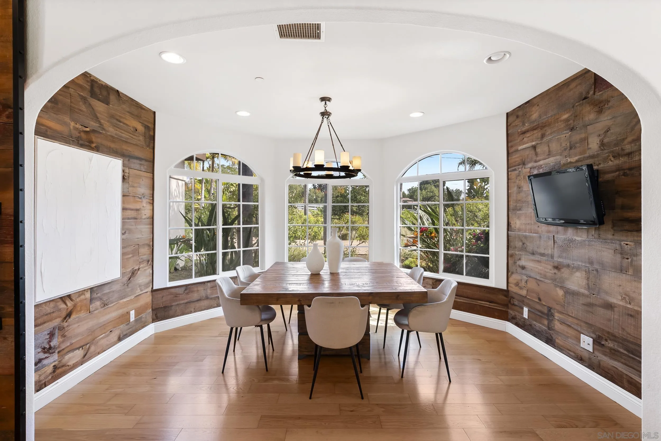 https://cdn.realtyfeed.com/cdn/127/260013221/b36a50d2335a43d293a01001930b1e6b.webp
