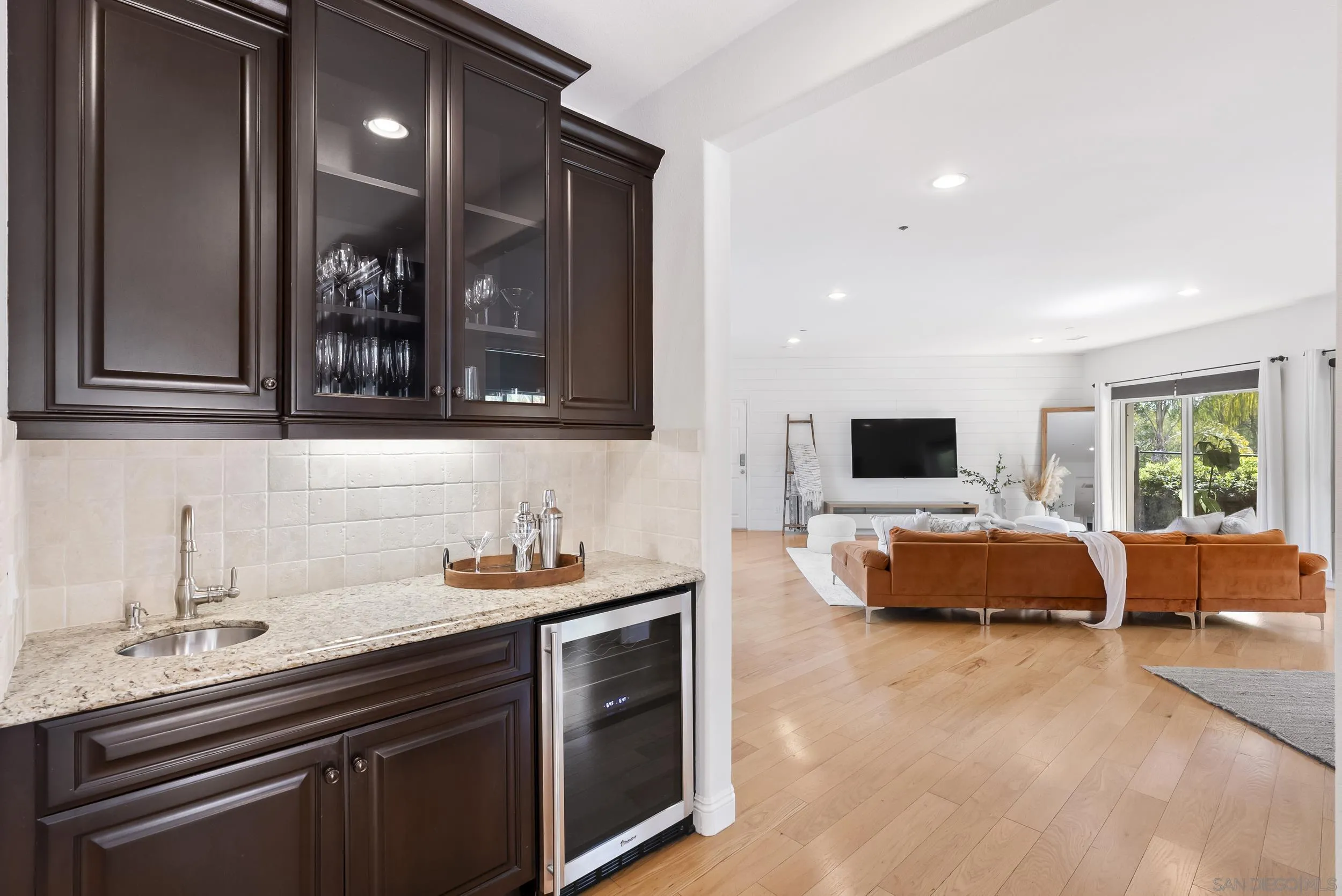 https://cdn.realtyfeed.com/cdn/127/260013221/c82647efd5d44799a6ce67064ef5b259.webp