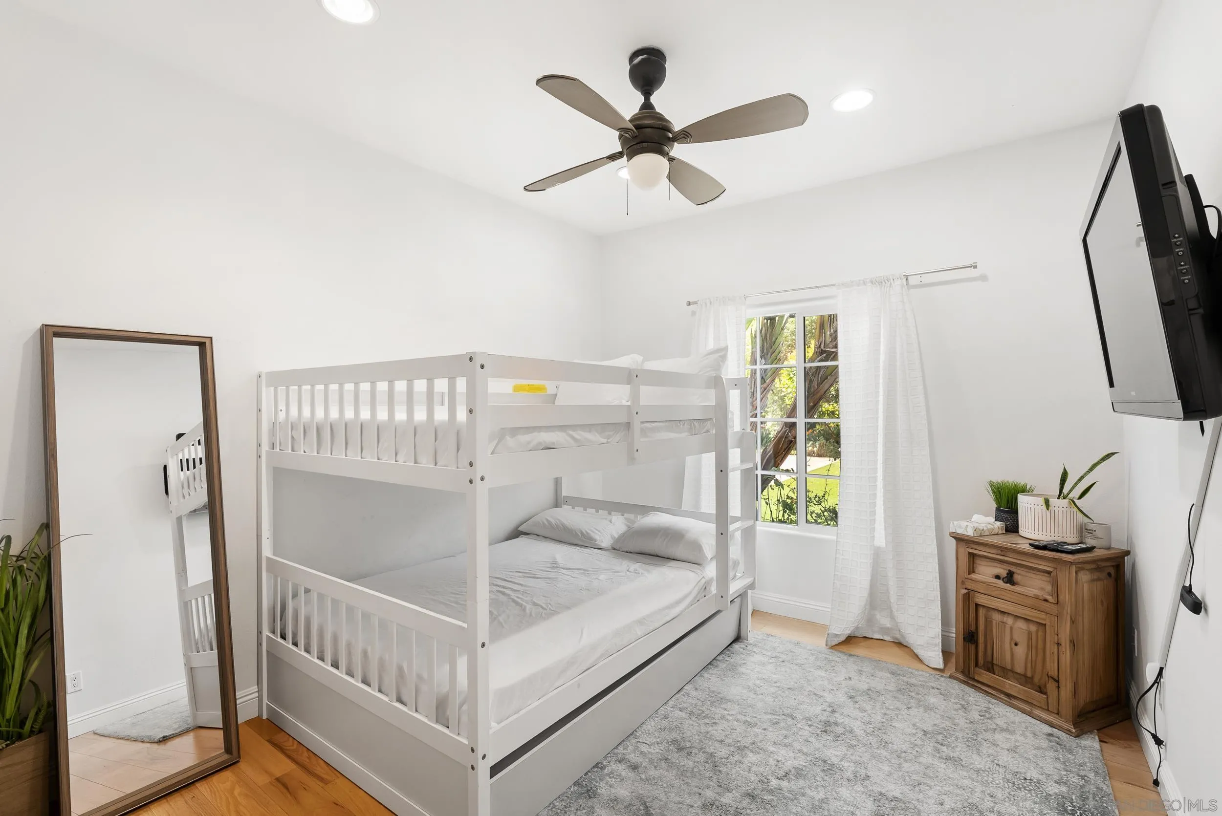 https://cdn.realtyfeed.com/cdn/127/260013221/d65bb3faea1e0d089fb8699aad0d7aae.webp