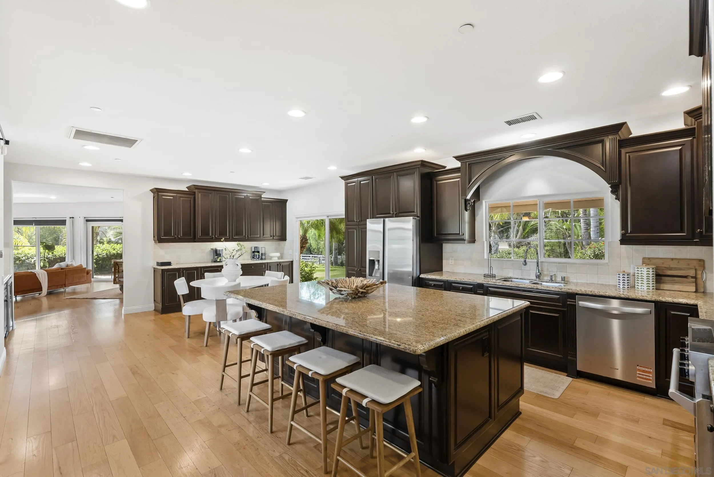 https://cdn.realtyfeed.com/cdn/127/260013221/e964aba6beb836457f950ded3c34495e.webp