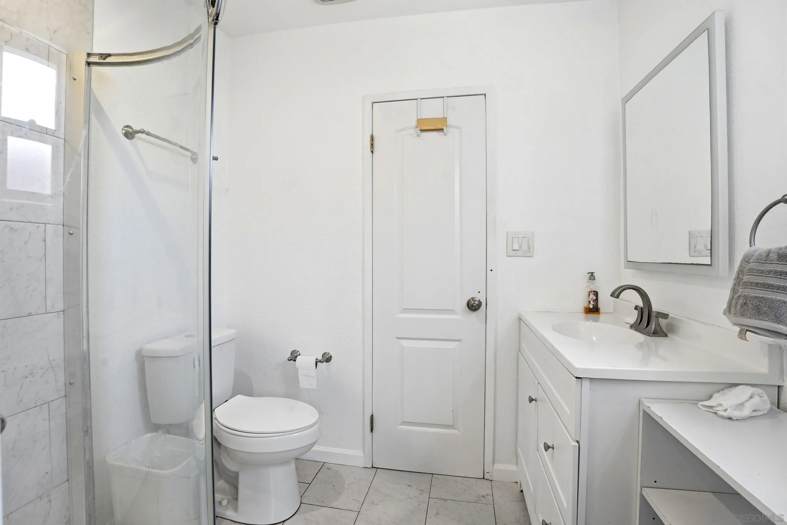 Back unit bathroom