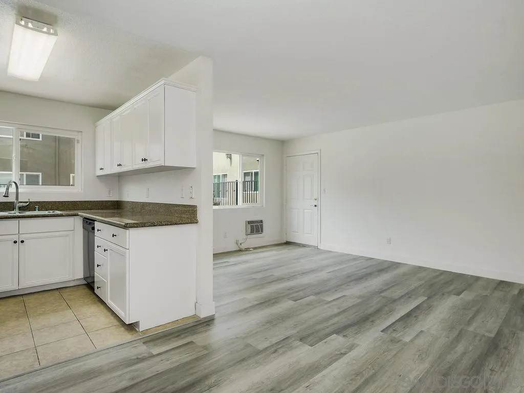 Photo #5: 260013232 Listing: Photo #5