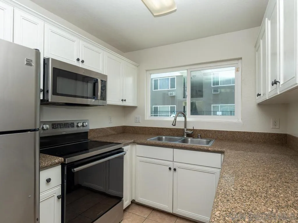 Photo #12: 260013232 Listing: Photo #12