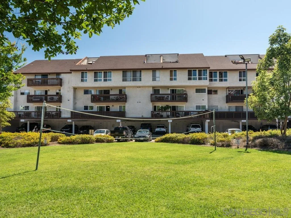 https://cdn.realtyfeed.com/cdn/127/260013238/1b1956a1ec930074c96a5c02dc6bf445.webp