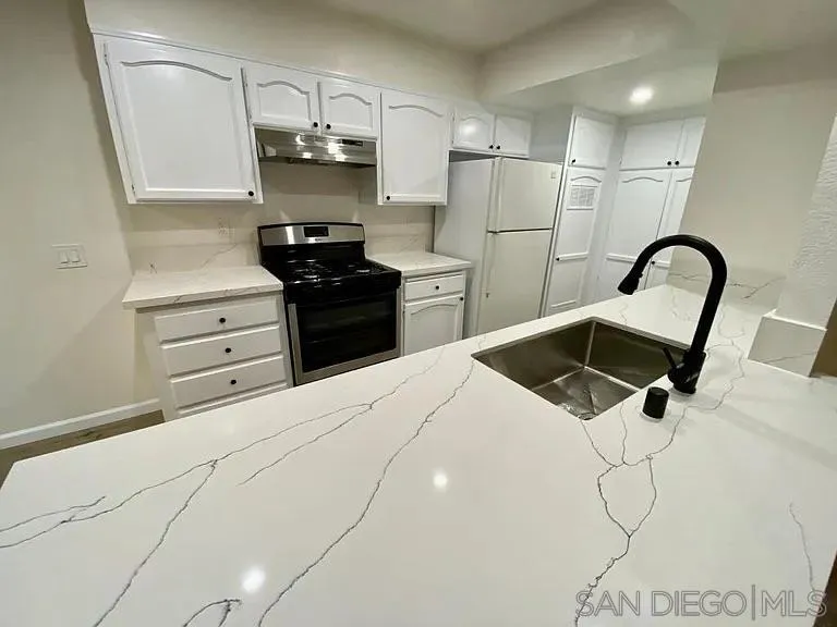 Photo #2: 260013240 Listing: Photo #2