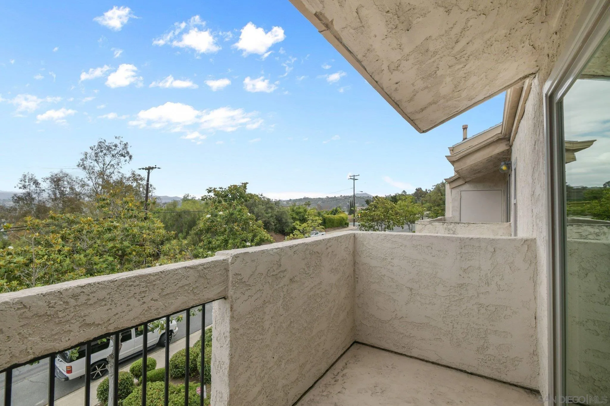 https://cdn.realtyfeed.com/cdn/127/260013241/8650d5f18acde4d90b192a9fe281a54b.webp