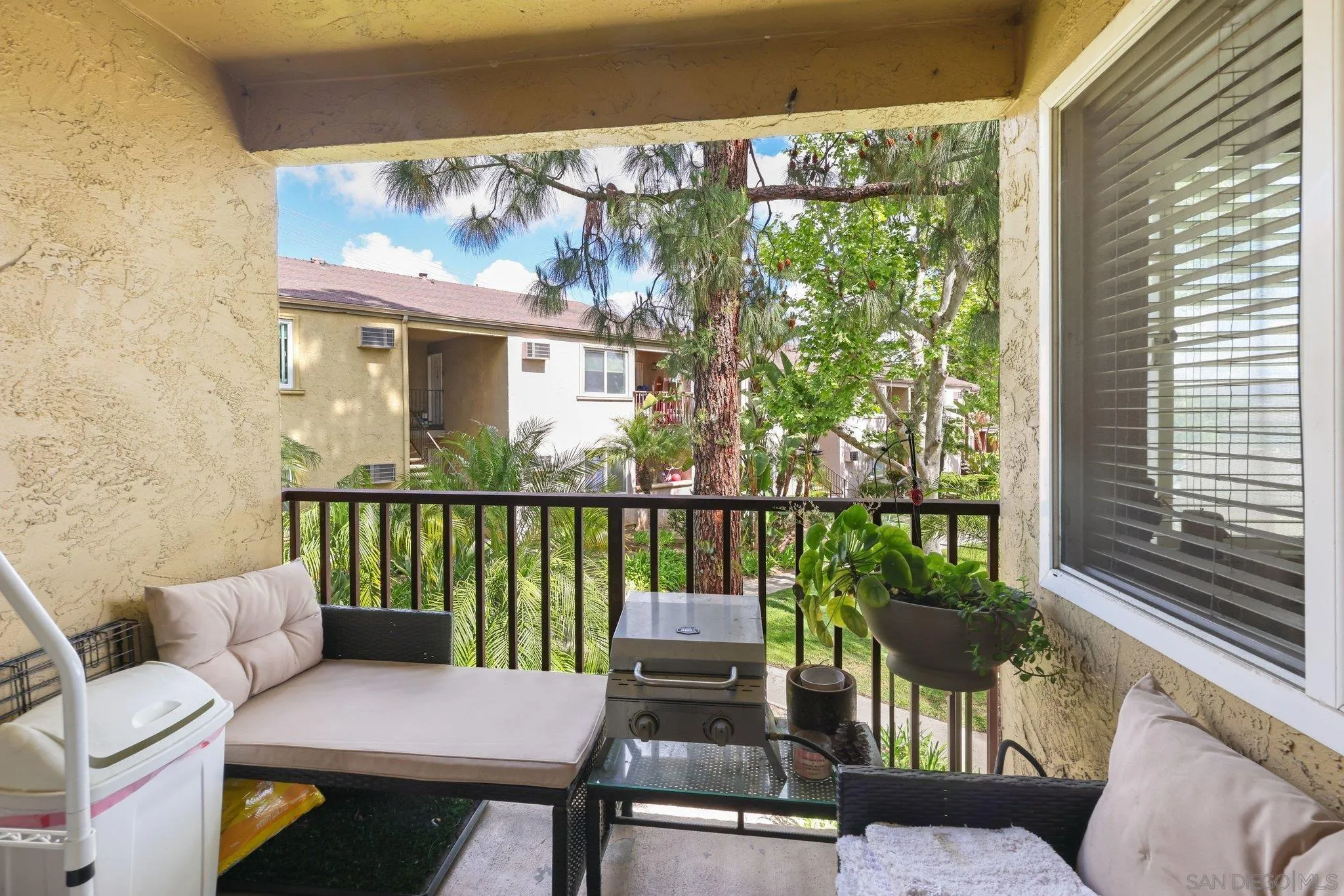 https://cdn.realtyfeed.com/cdn/127/260013242/894b27b6de165a30f2a006729faf3682.webp